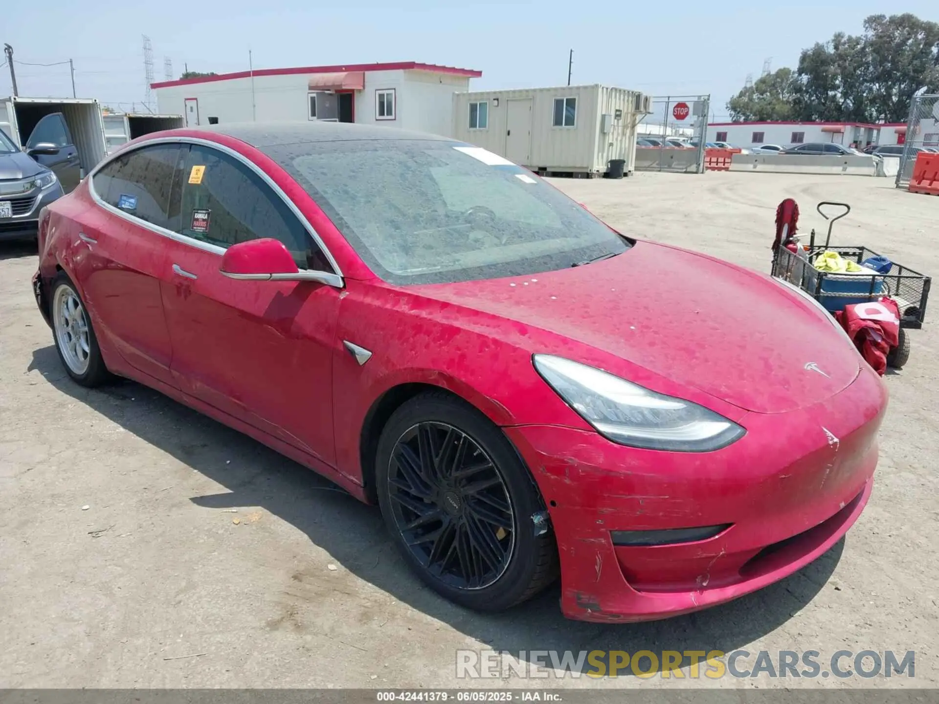 1 Photograph of a damaged car 5YJ3E1EB3LF666760 TESLA MODEL 3 2020