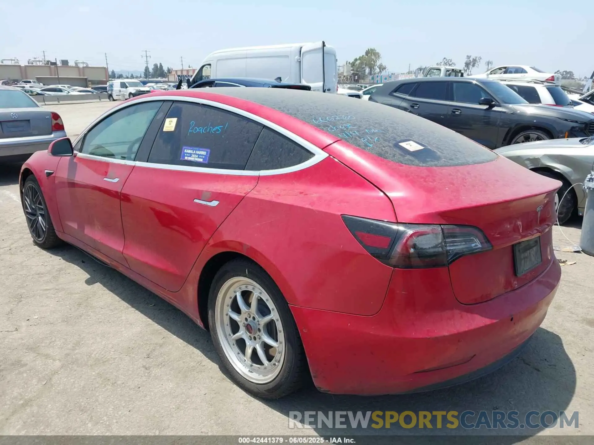 3 Photograph of a damaged car 5YJ3E1EB3LF666760 TESLA MODEL 3 2020