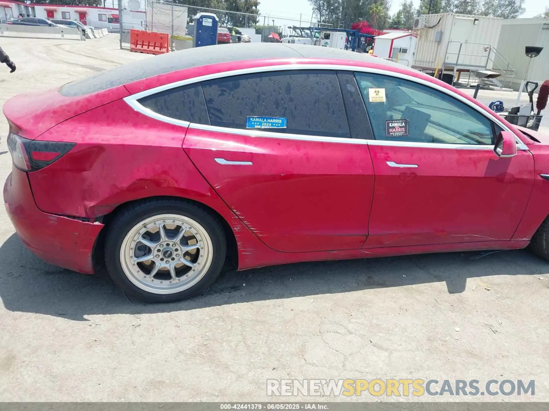 6 Photograph of a damaged car 5YJ3E1EB3LF666760 TESLA MODEL 3 2020