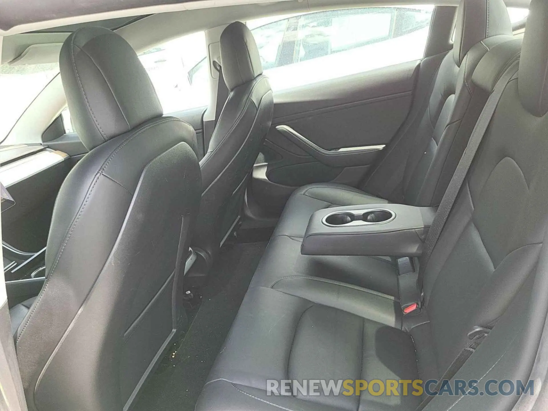 29 Photograph of a damaged car 5YJ3E1EB3LF795047 TESLA MODEL 3 2020