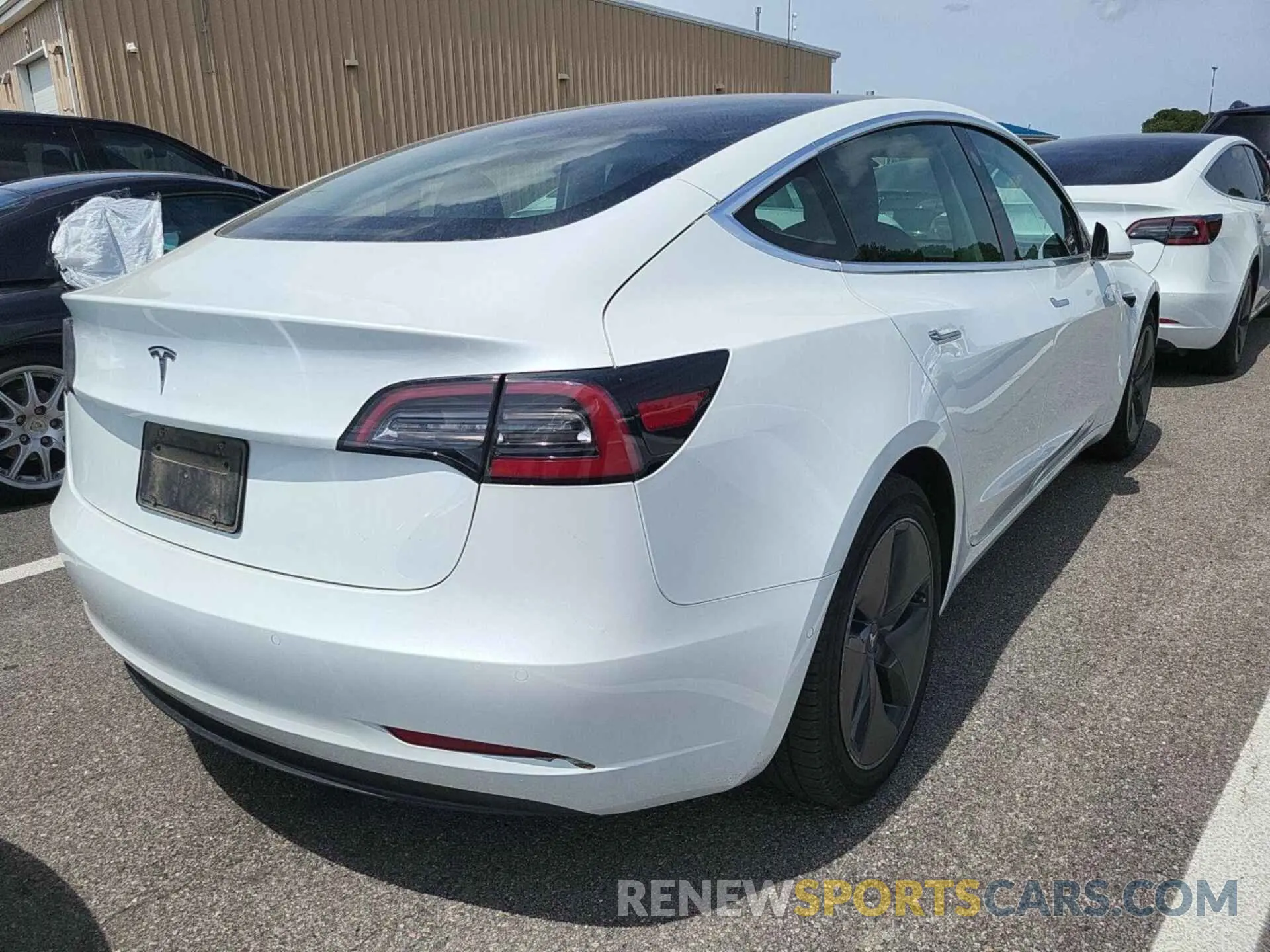 31 Photograph of a damaged car 5YJ3E1EB3LF795047 TESLA MODEL 3 2020
