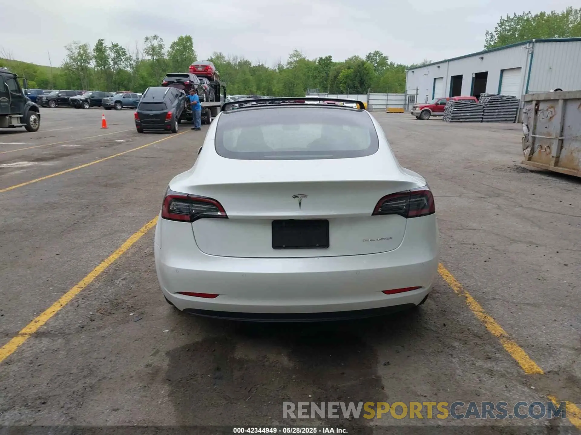 17 Photograph of a damaged car 5YJ3E1EB3LF801056 TESLA MODEL 3 2020