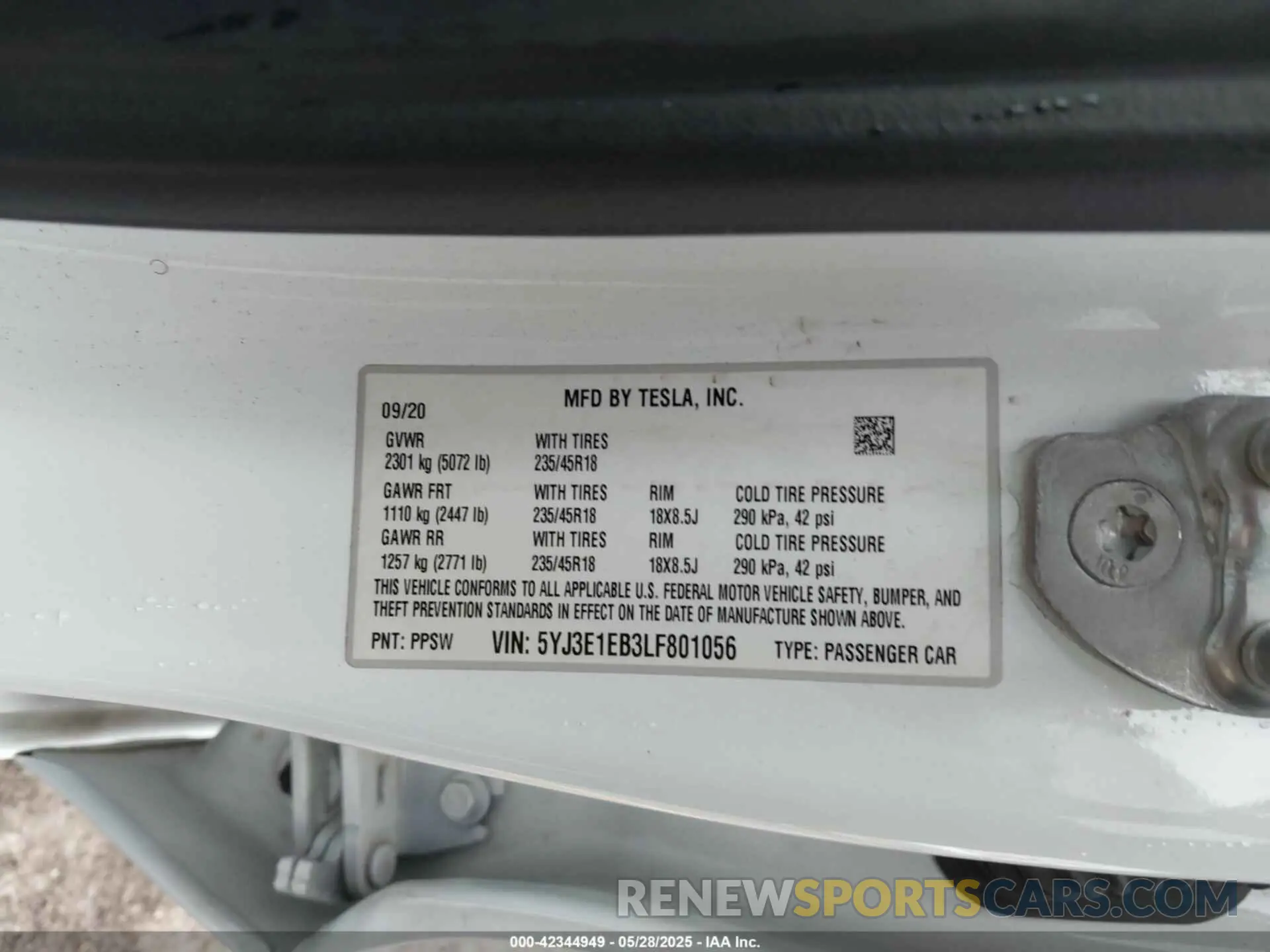 9 Photograph of a damaged car 5YJ3E1EB3LF801056 TESLA MODEL 3 2020
