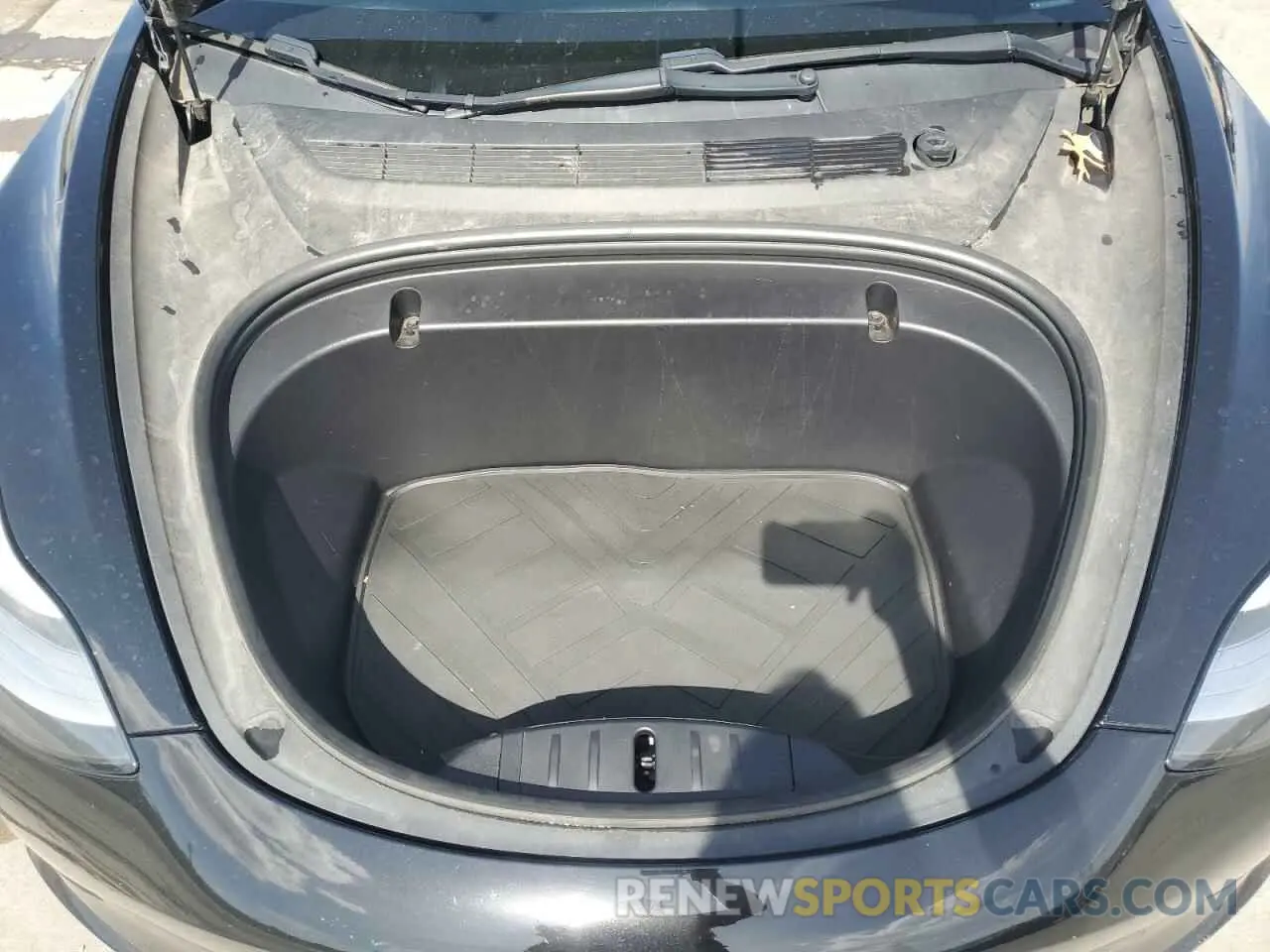 11 Photograph of a damaged car 5YJ3E1EB4LF599909 TESLA MODEL 3 2020