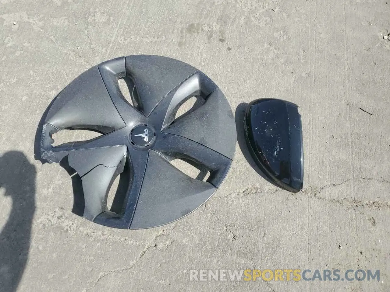 12 Photograph of a damaged car 5YJ3E1EB4LF599909 TESLA MODEL 3 2020