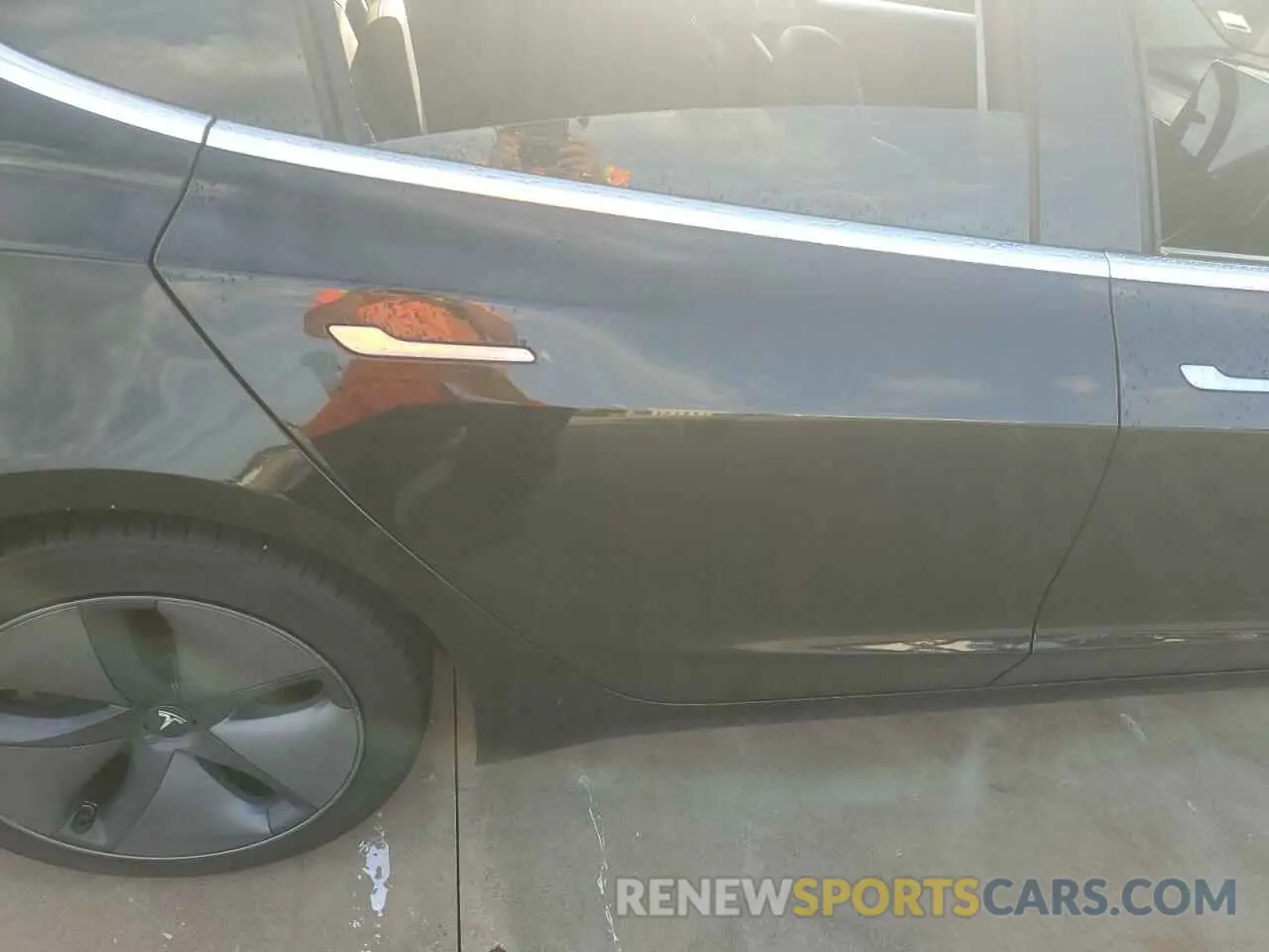 10 Photograph of a damaged car 5YJ3E1EB4LF600203 TESLA MODEL 3 2020