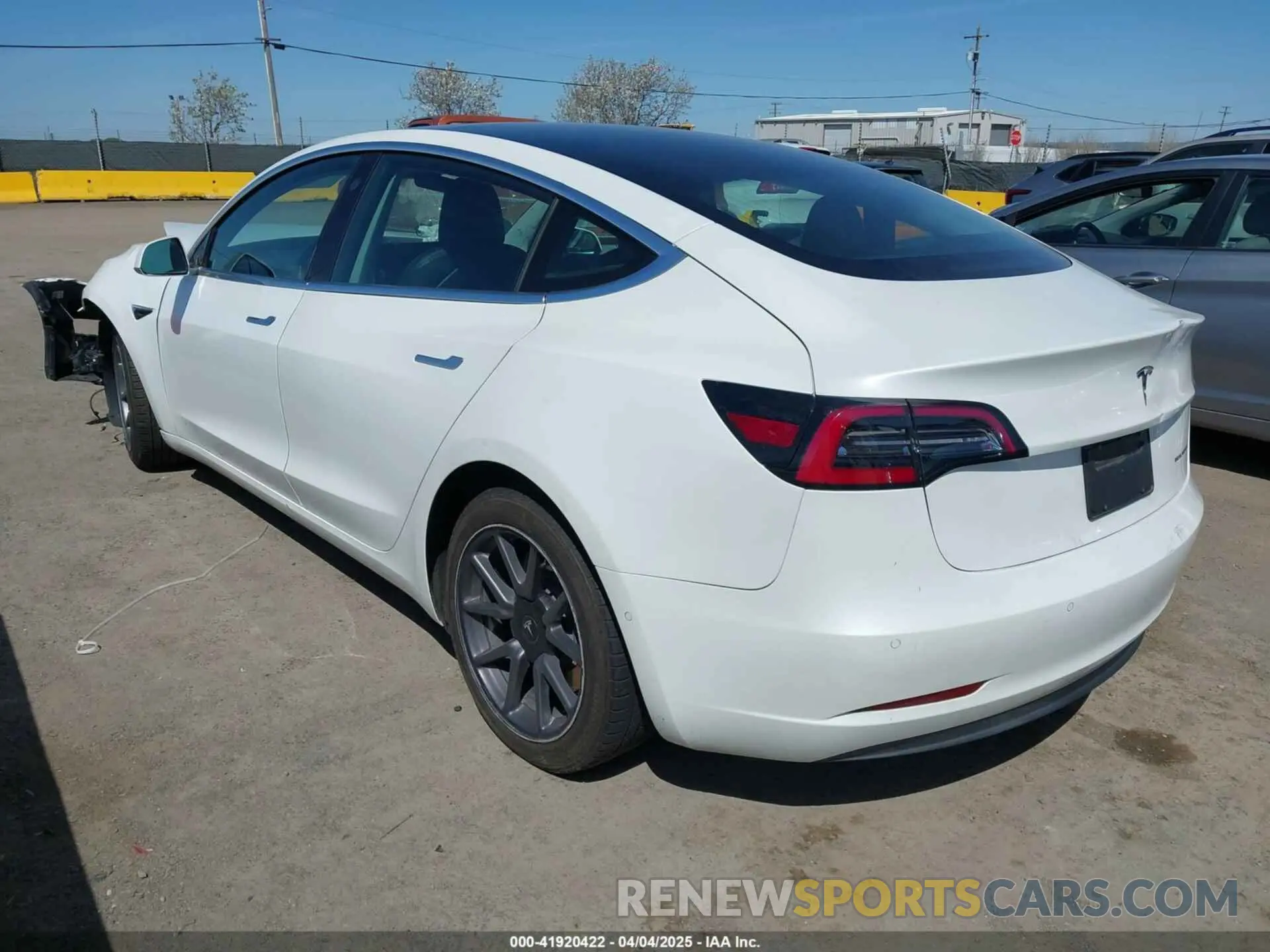 3 Photograph of a damaged car 5YJ3E1EB4LF619754 TESLA MODEL 3 2020