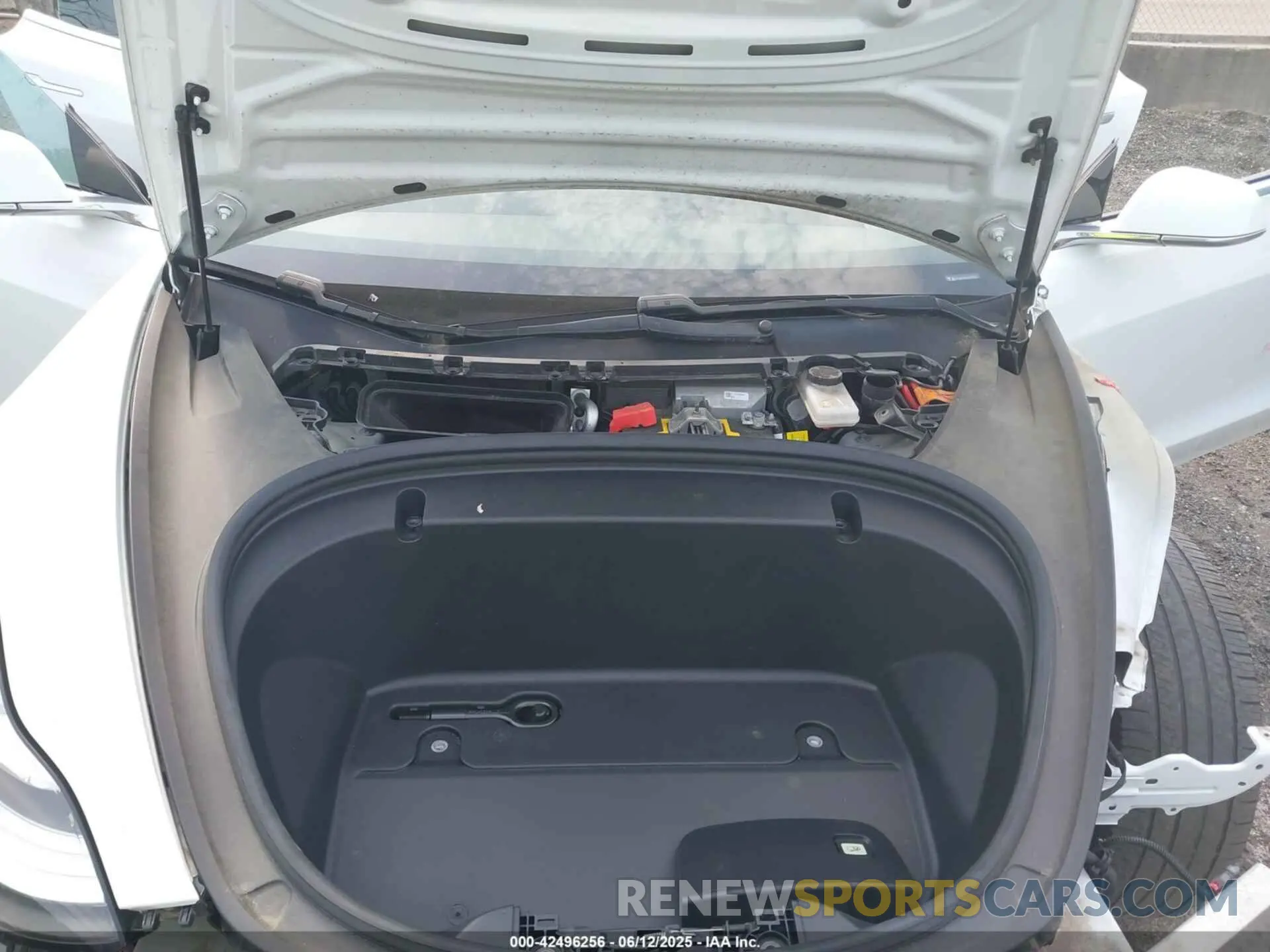 10 Photograph of a damaged car 5YJ3E1EB4LF637090 TESLA MODEL 3 2020