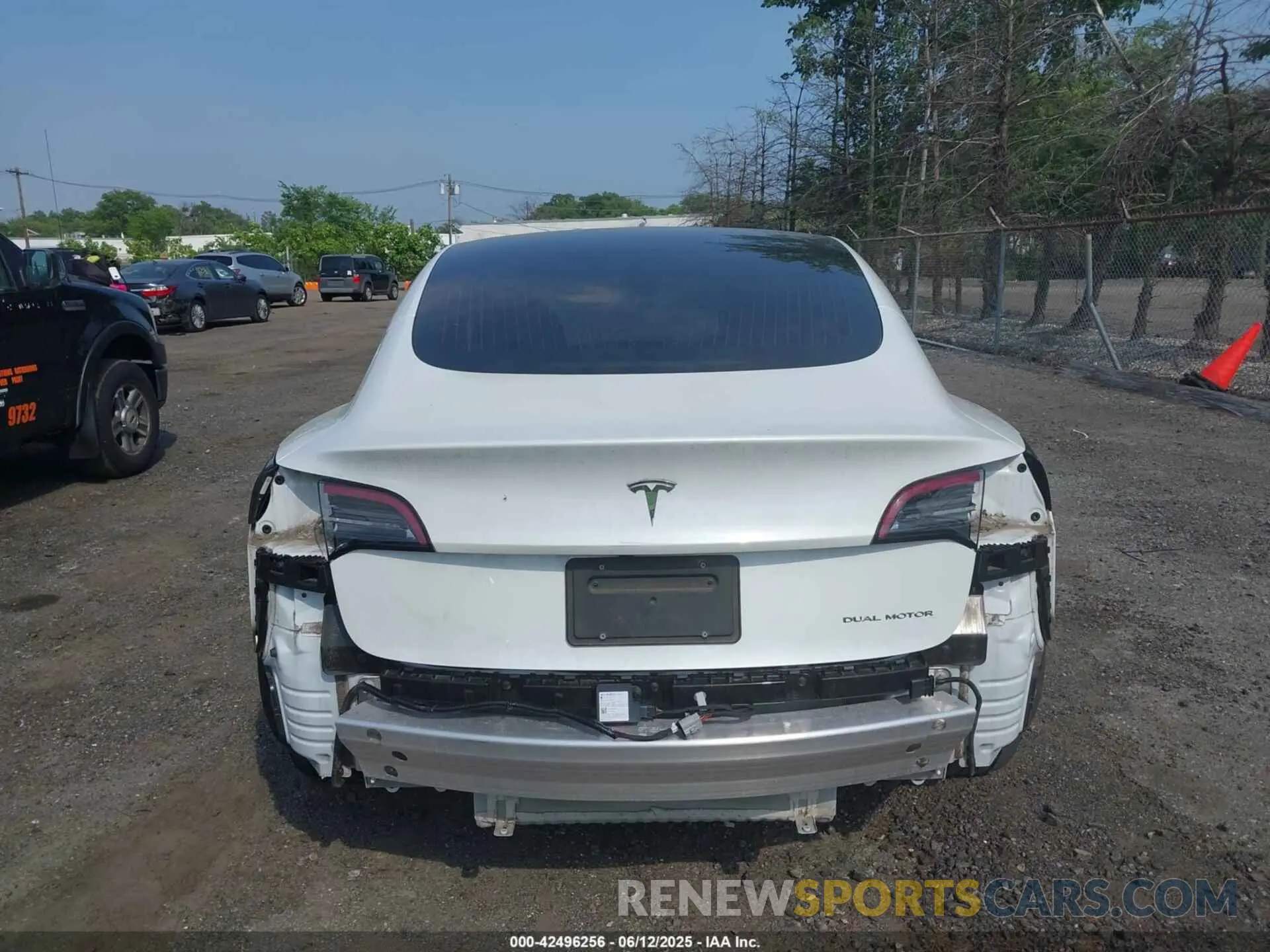 15 Photograph of a damaged car 5YJ3E1EB4LF637090 TESLA MODEL 3 2020
