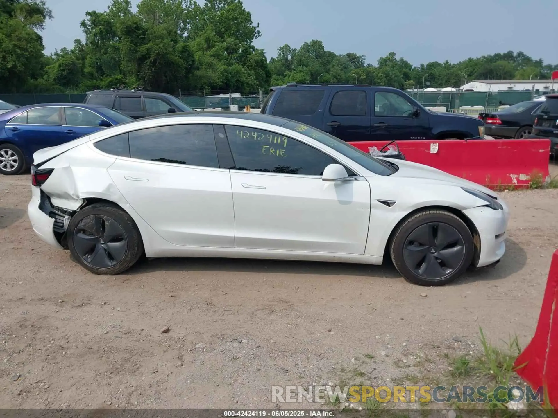 13 Photograph of a damaged car 5YJ3E1EB4LF637770 TESLA MODEL 3 2020