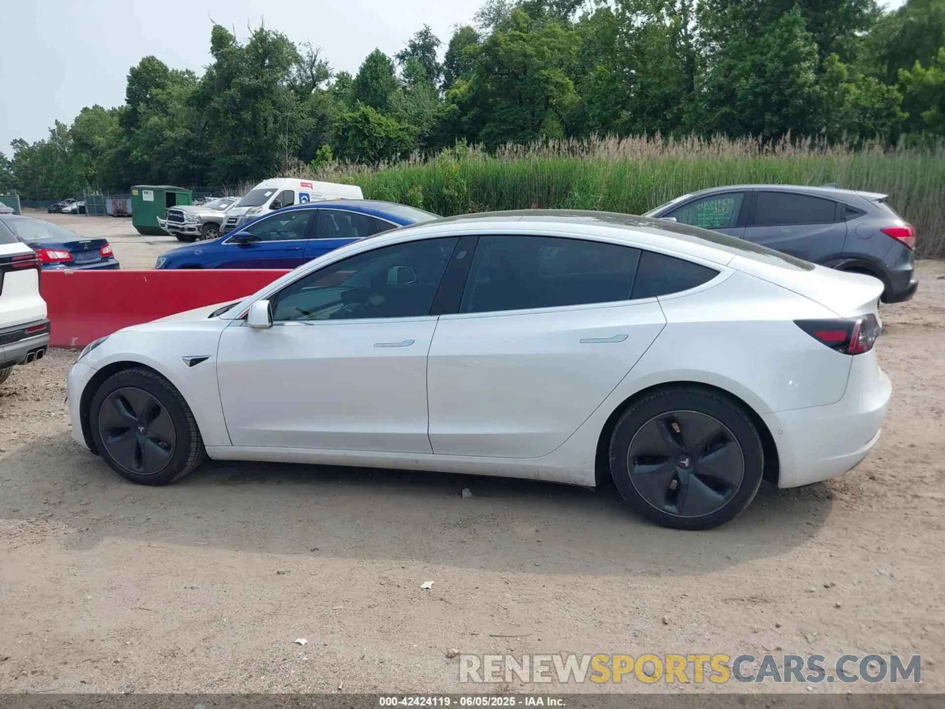 14 Photograph of a damaged car 5YJ3E1EB4LF637770 TESLA MODEL 3 2020