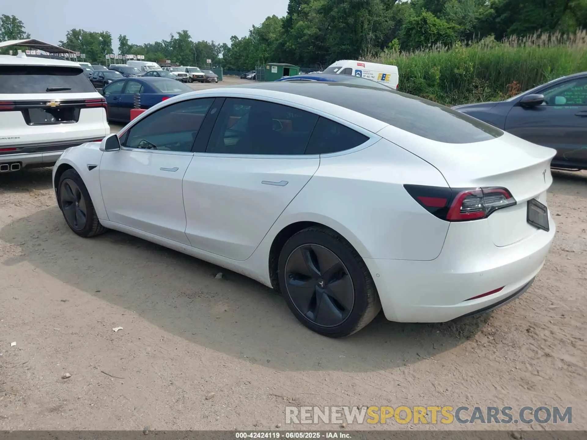3 Photograph of a damaged car 5YJ3E1EB4LF637770 TESLA MODEL 3 2020