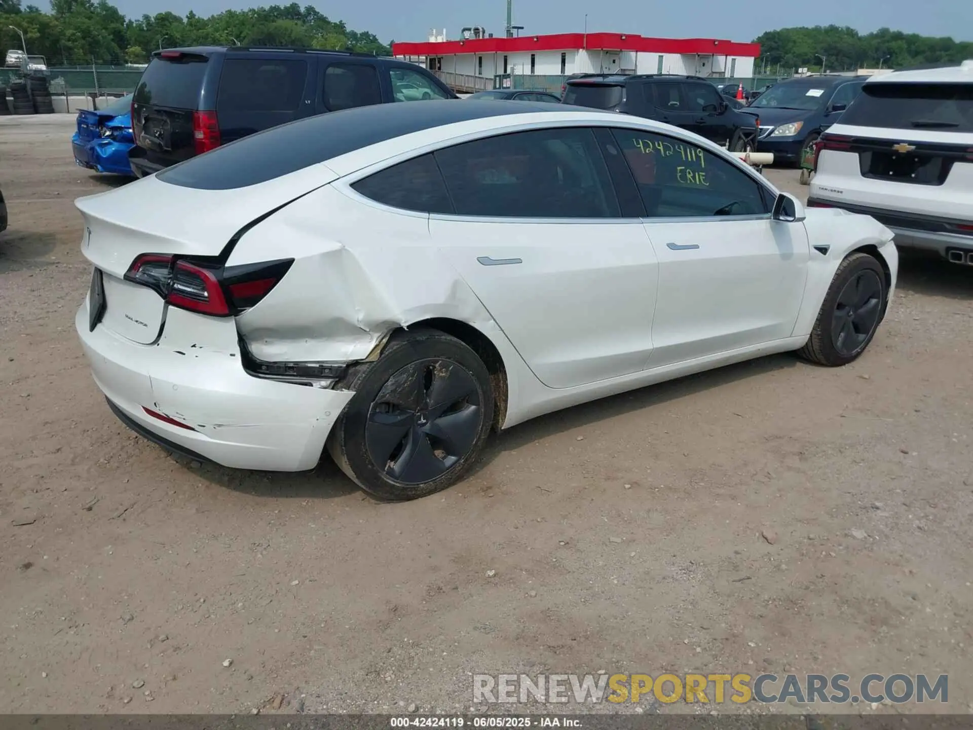 4 Photograph of a damaged car 5YJ3E1EB4LF637770 TESLA MODEL 3 2020