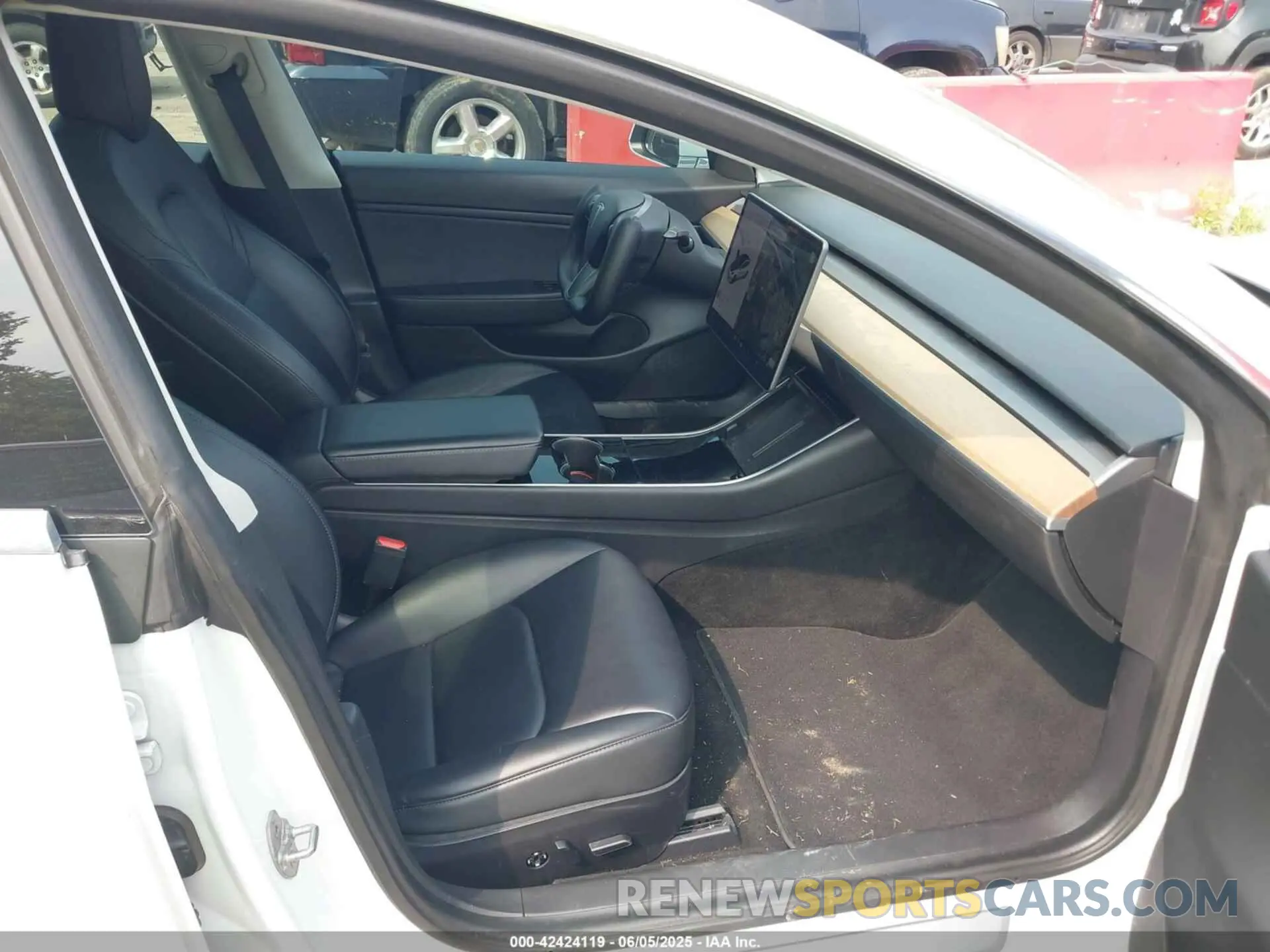 5 Photograph of a damaged car 5YJ3E1EB4LF637770 TESLA MODEL 3 2020
