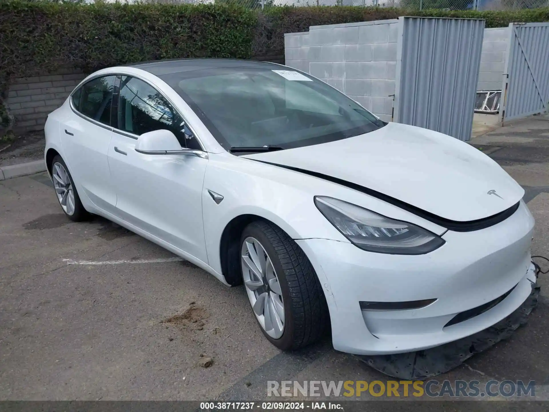 1 Photograph of a damaged car 5YJ3E1EB4LF651233 TESLA MODEL 3 2020