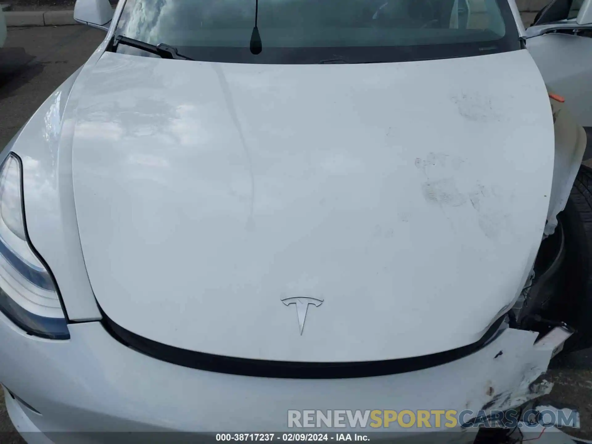 10 Photograph of a damaged car 5YJ3E1EB4LF651233 TESLA MODEL 3 2020