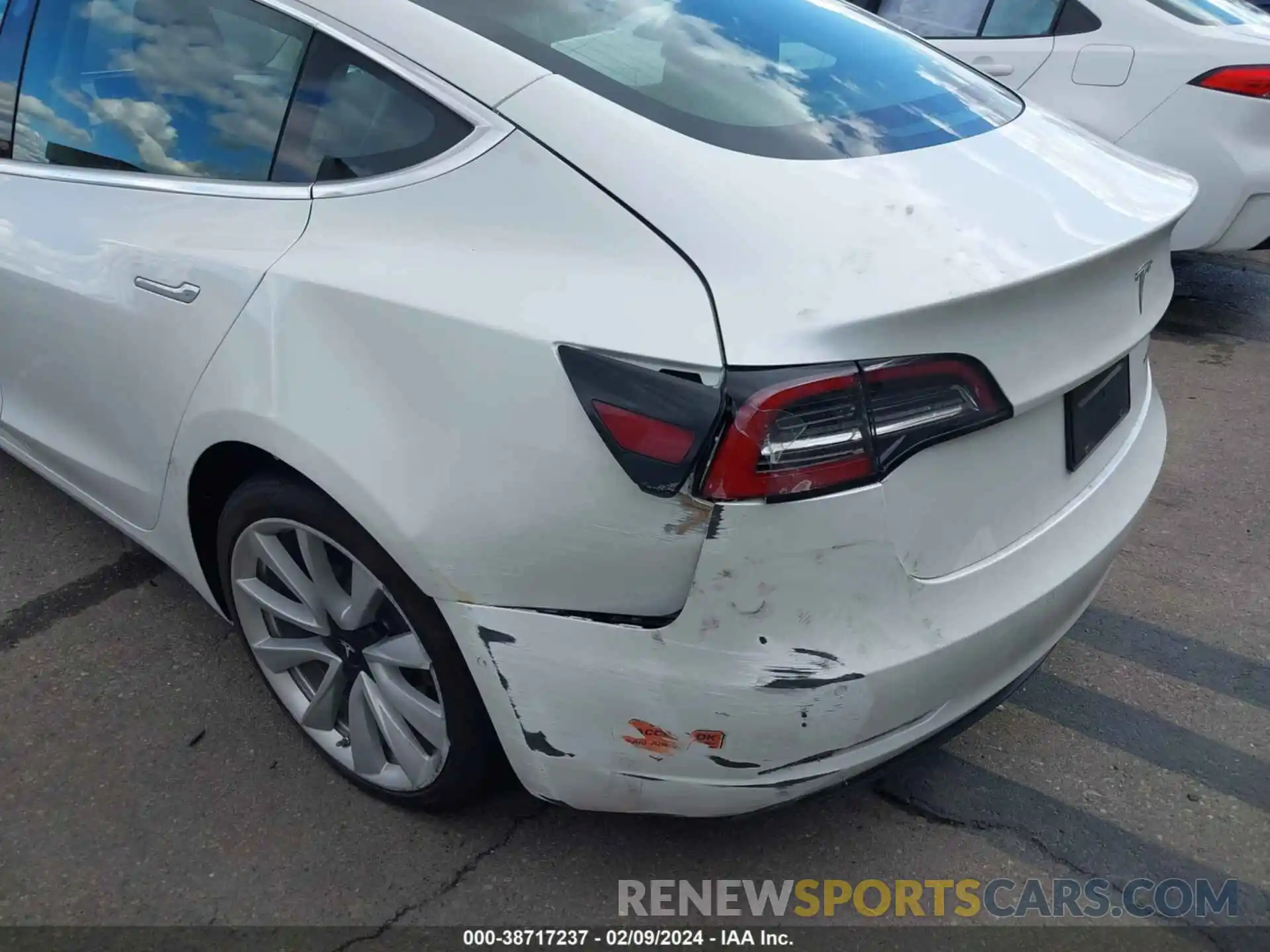 19 Photograph of a damaged car 5YJ3E1EB4LF651233 TESLA MODEL 3 2020