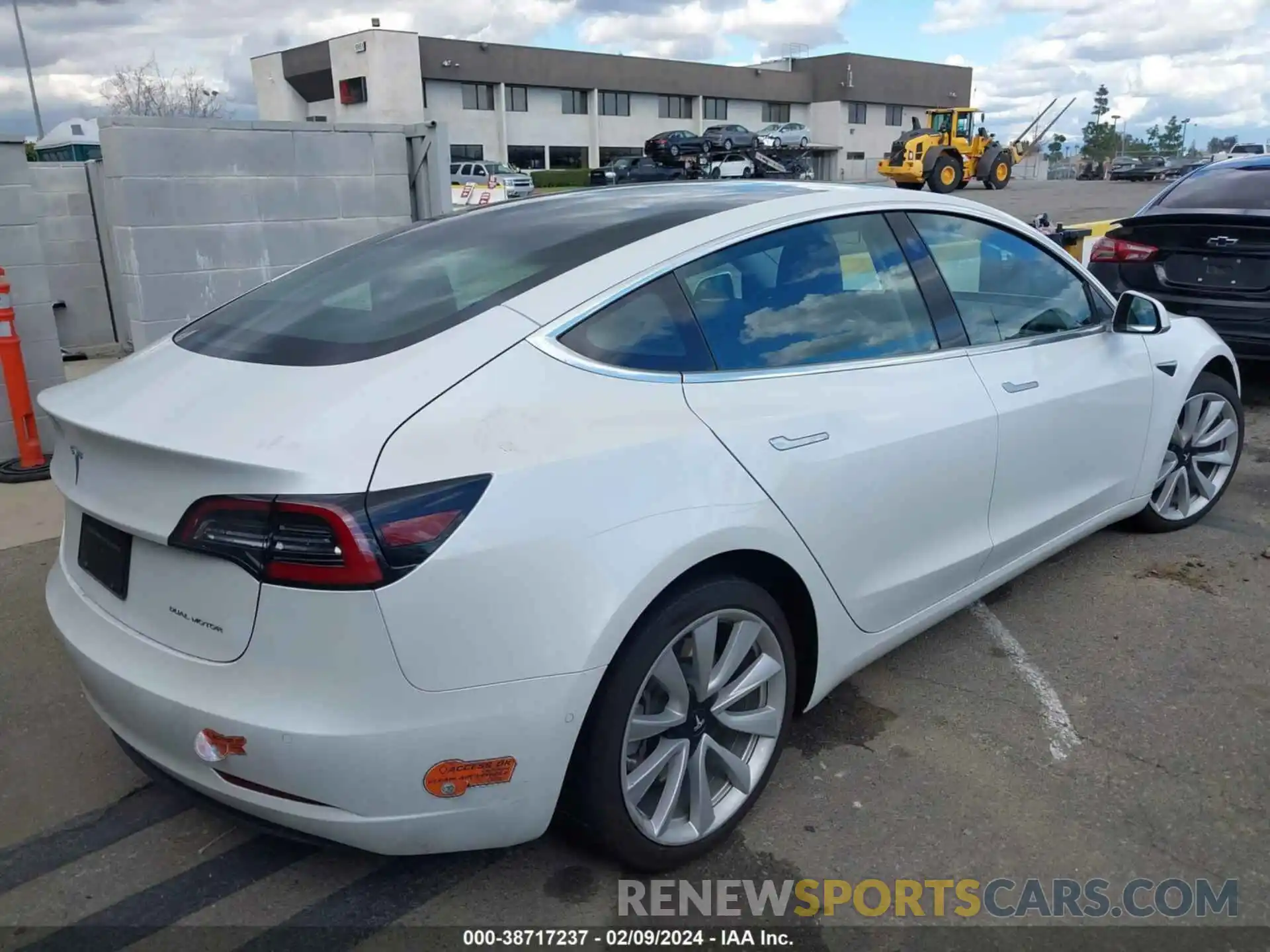 4 Photograph of a damaged car 5YJ3E1EB4LF651233 TESLA MODEL 3 2020