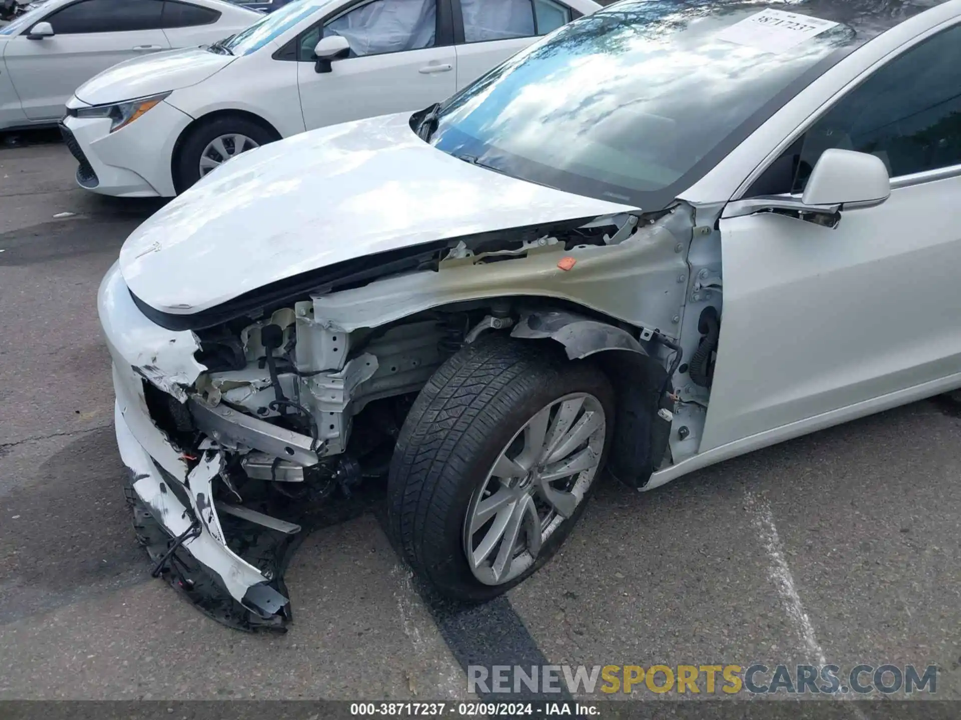 6 Photograph of a damaged car 5YJ3E1EB4LF651233 TESLA MODEL 3 2020