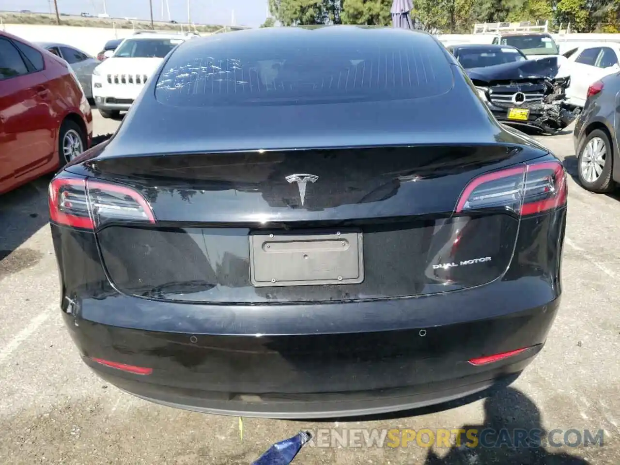 6 Photograph of a damaged car 5YJ3E1EB4LF663110 TESLA MODEL 3 2020