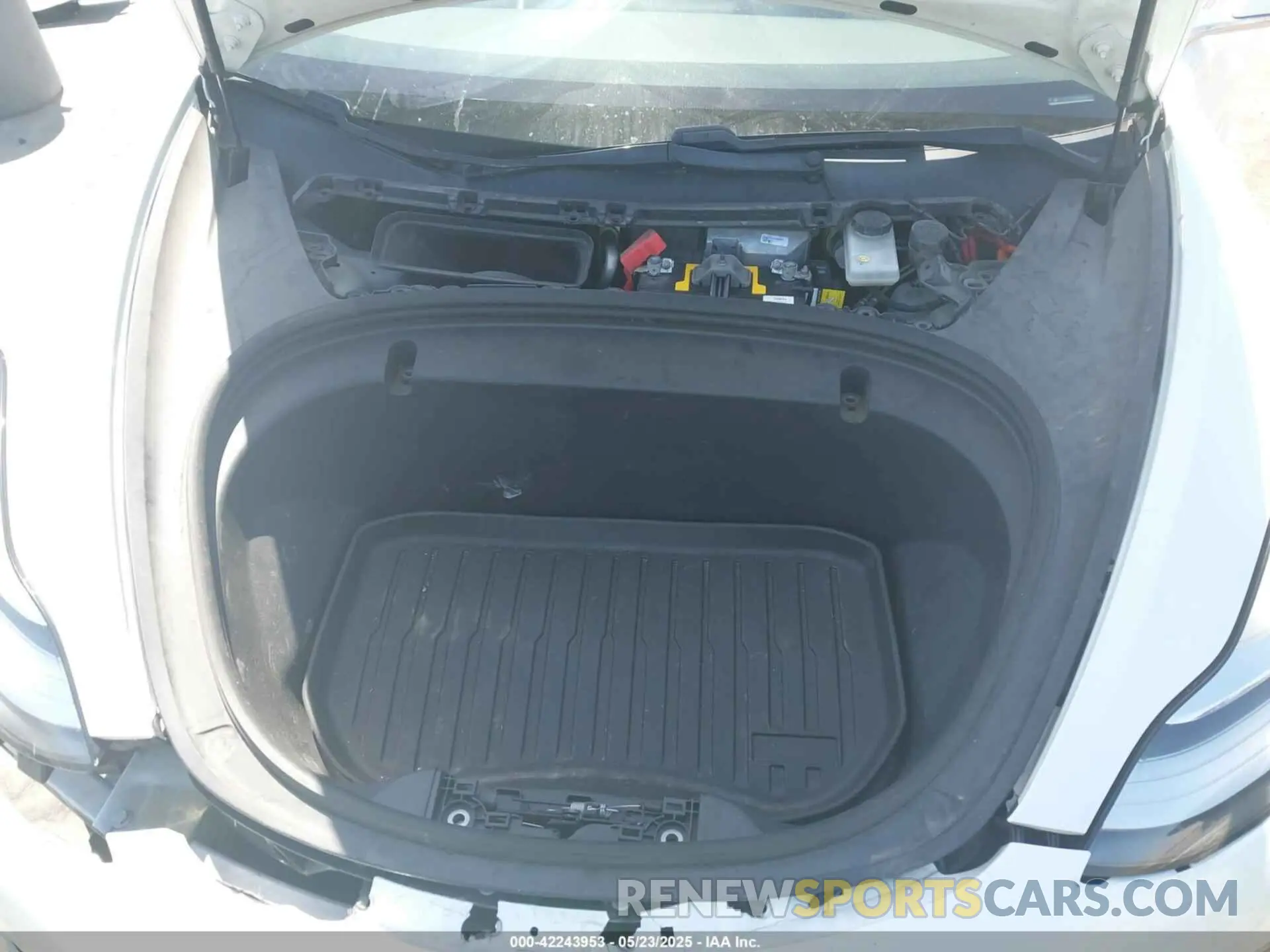 10 Photograph of a damaged car 5YJ3E1EB4LF665794 TESLA MODEL 3 2020