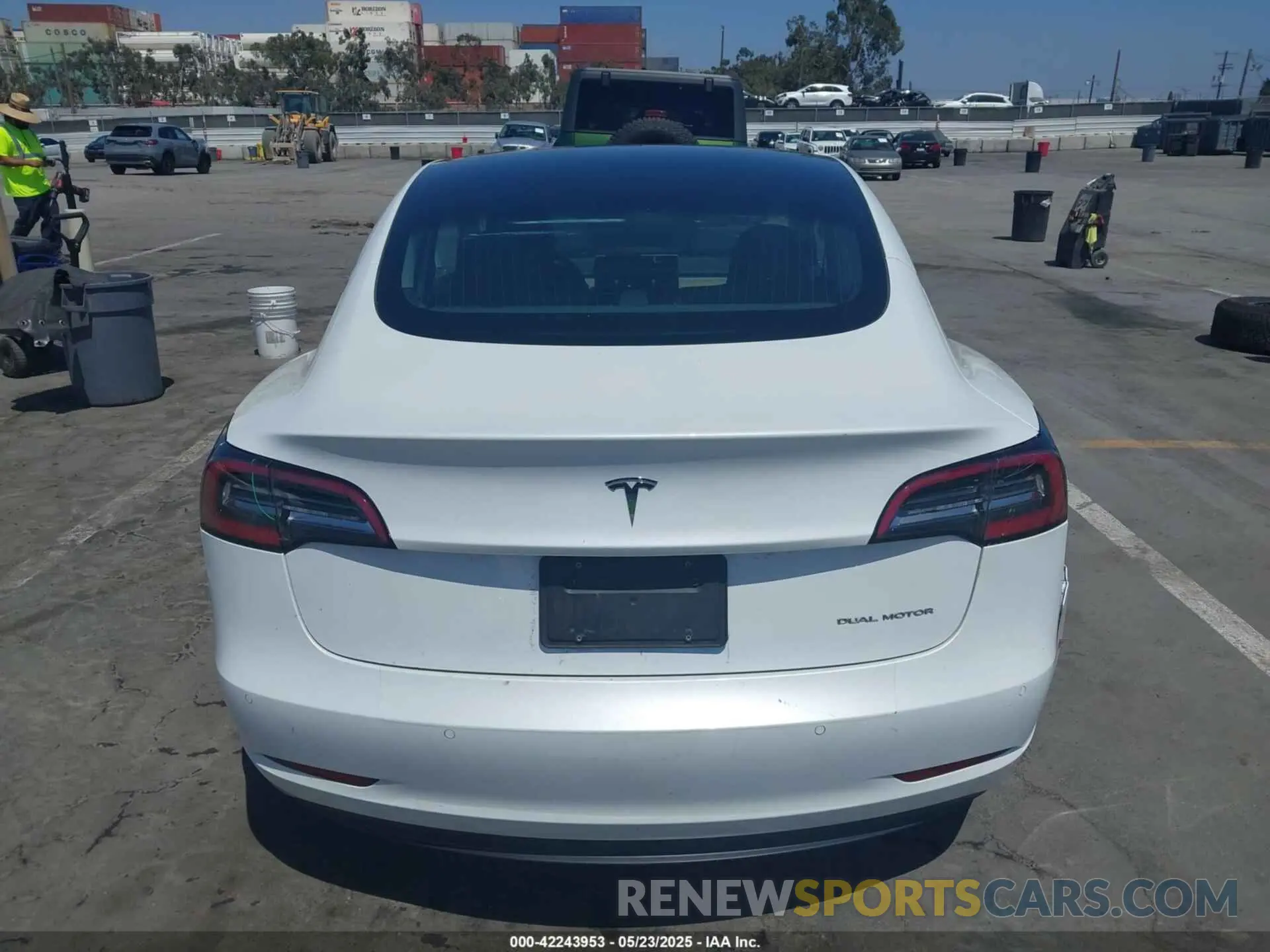 16 Photograph of a damaged car 5YJ3E1EB4LF665794 TESLA MODEL 3 2020