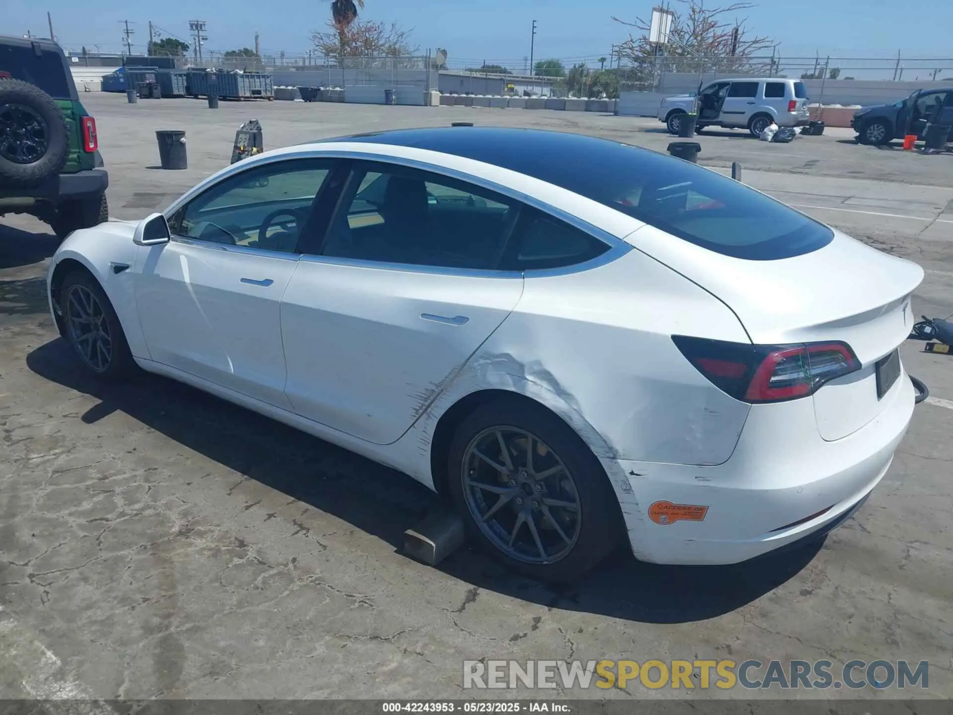 3 Photograph of a damaged car 5YJ3E1EB4LF665794 TESLA MODEL 3 2020