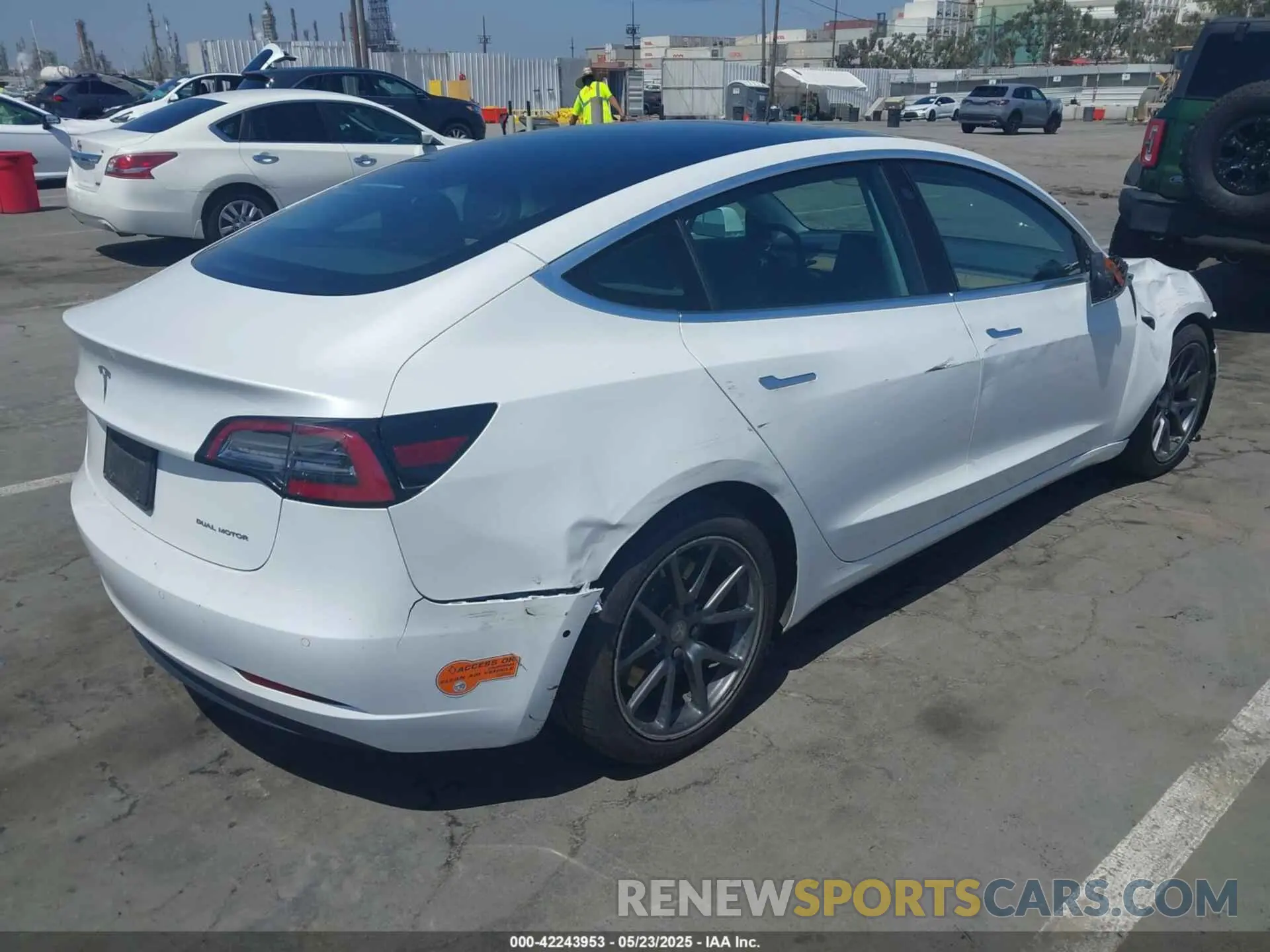 4 Photograph of a damaged car 5YJ3E1EB4LF665794 TESLA MODEL 3 2020