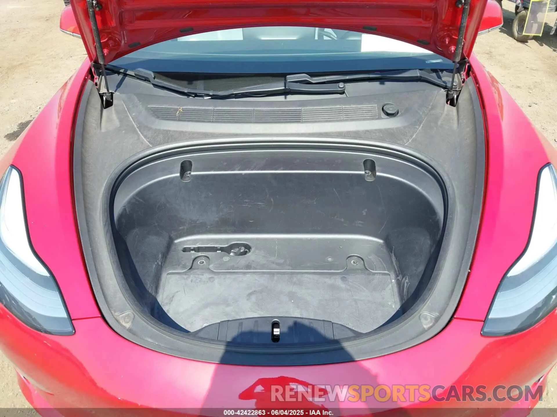 10 Photograph of a damaged car 5YJ3E1EB4LF668209 TESLA MODEL 3 2020