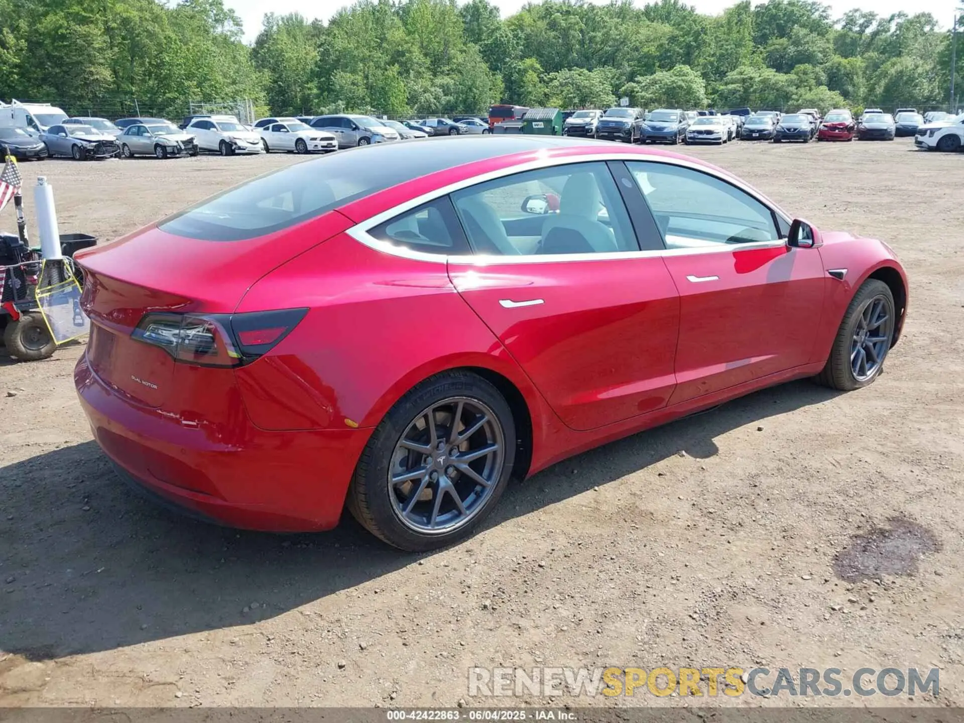 4 Photograph of a damaged car 5YJ3E1EB4LF668209 TESLA MODEL 3 2020
