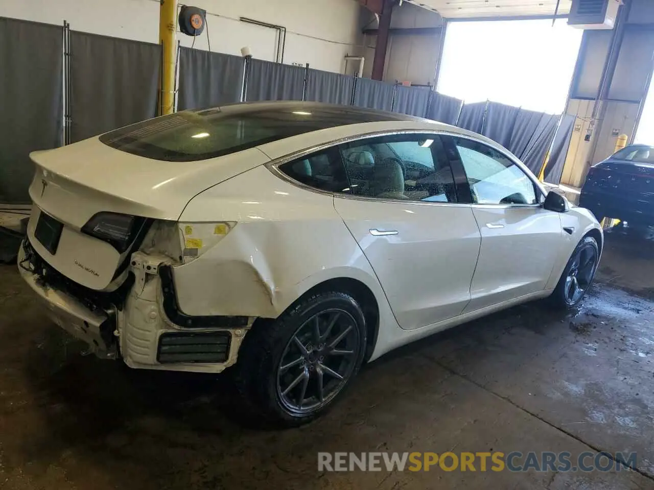 3 Photograph of a damaged car 5YJ3E1EB5LF525446 TESLA MODEL 3 2020