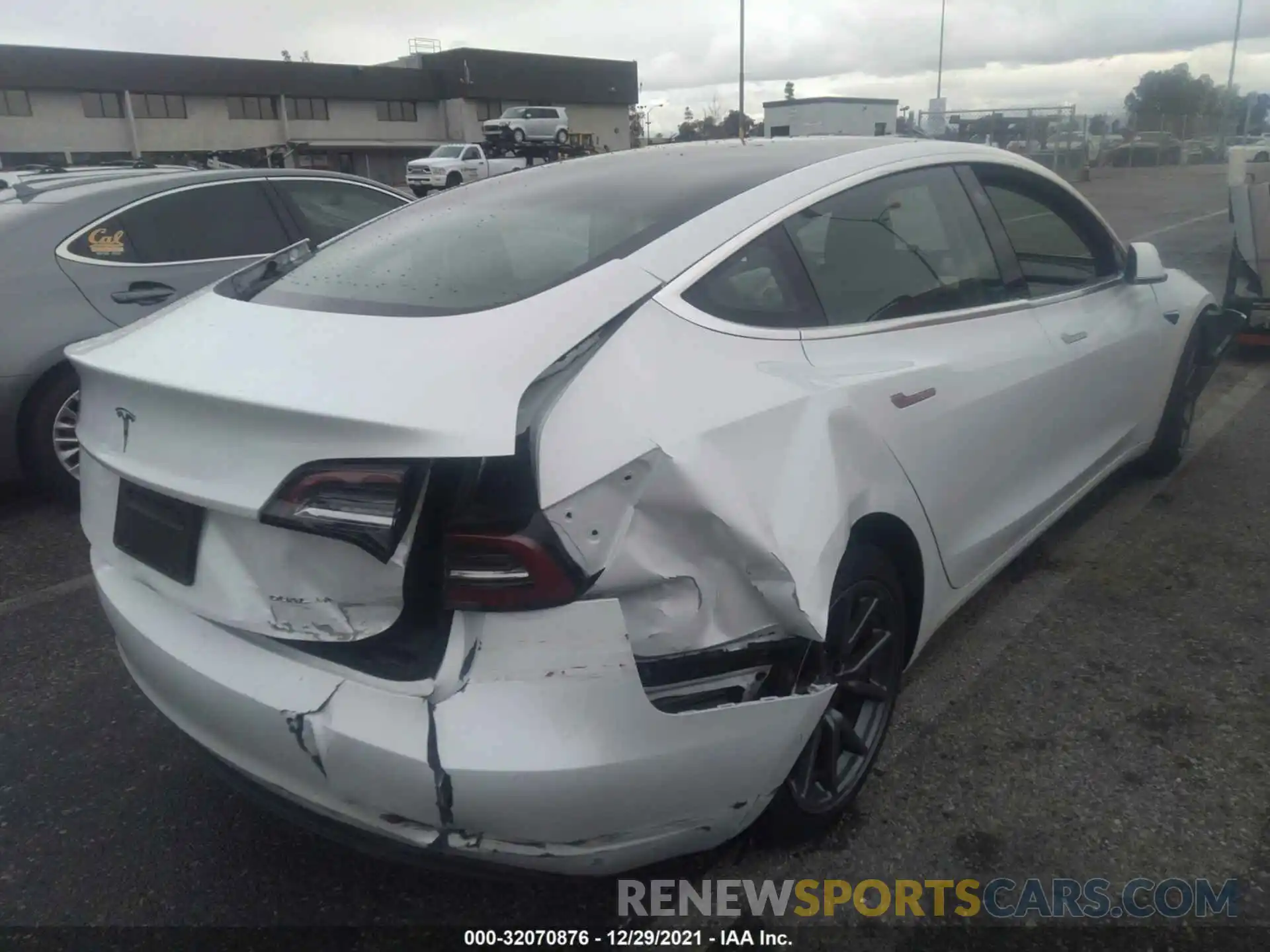 4 Photograph of a damaged car 5YJ3E1EB5LF619603 TESLA MODEL 3 2020