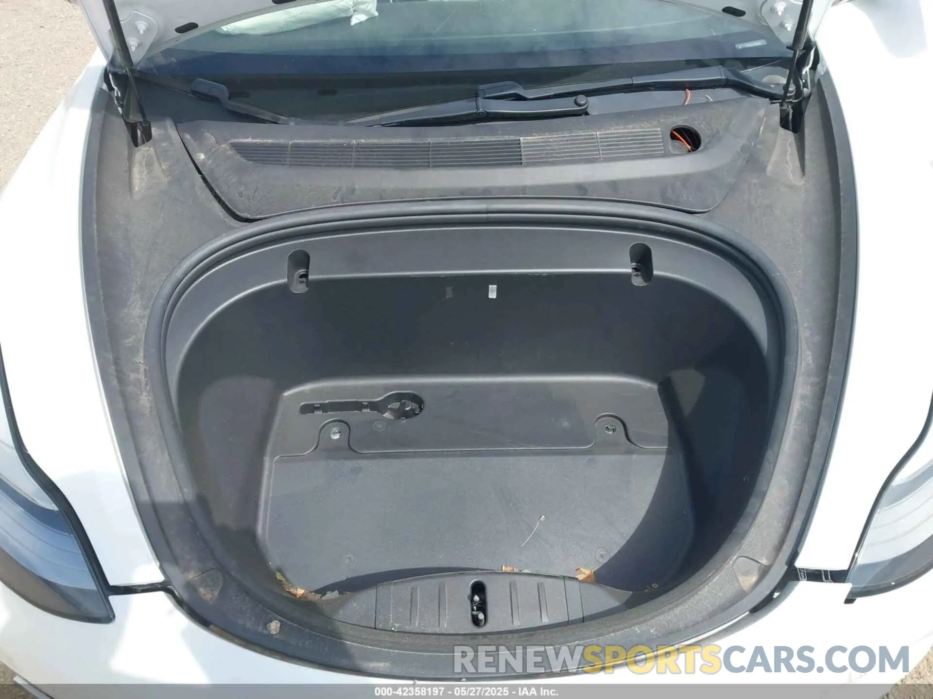 10 Photograph of a damaged car 5YJ3E1EB5LF620816 TESLA MODEL 3 2020