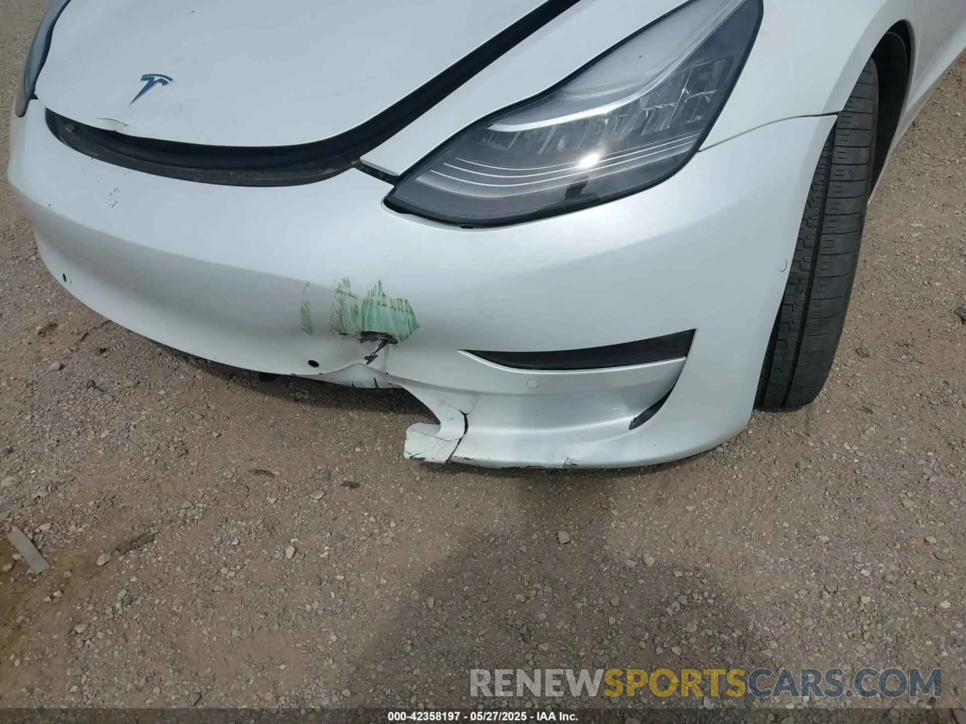 19 Photograph of a damaged car 5YJ3E1EB5LF620816 TESLA MODEL 3 2020