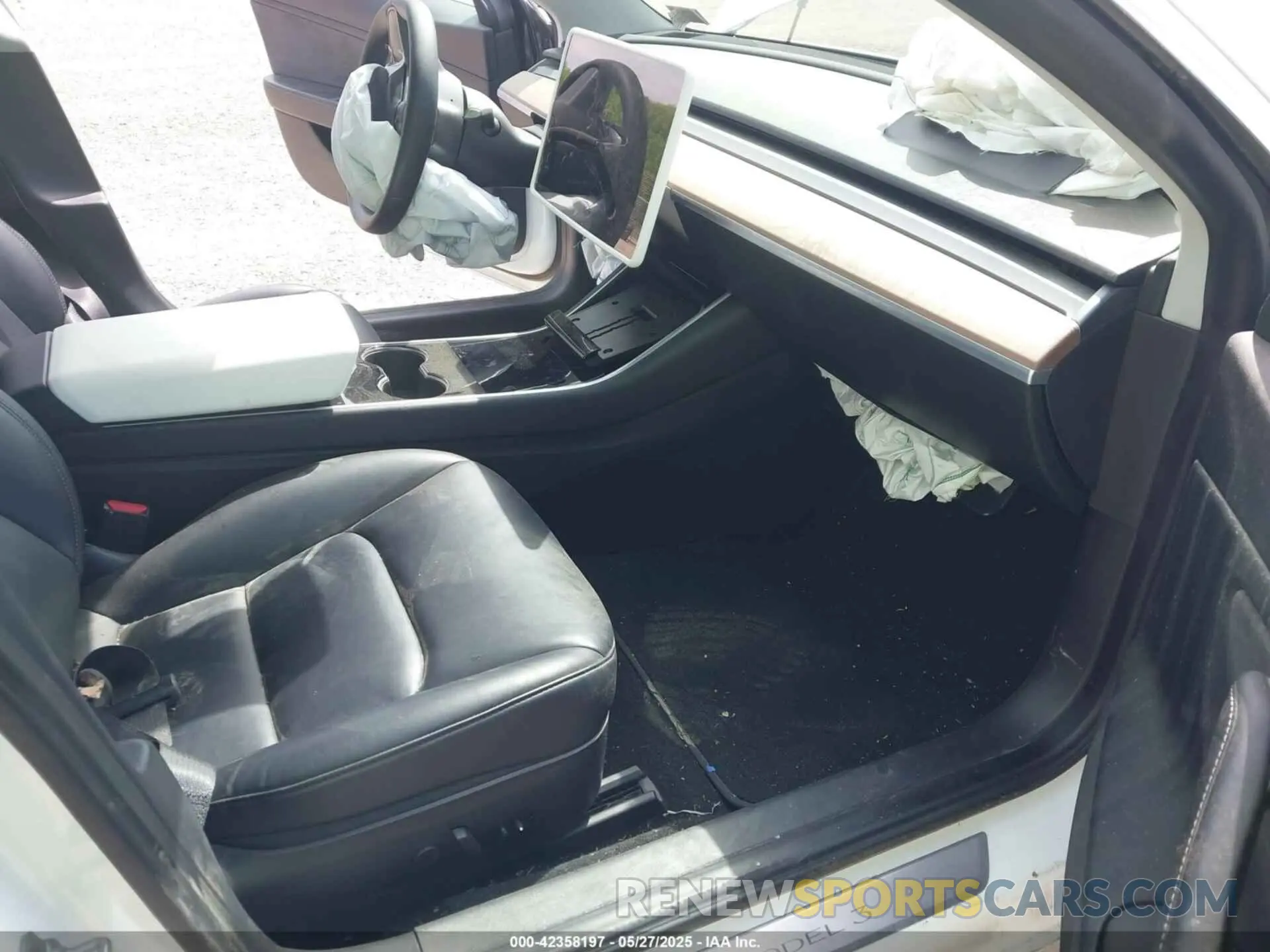 5 Photograph of a damaged car 5YJ3E1EB5LF620816 TESLA MODEL 3 2020