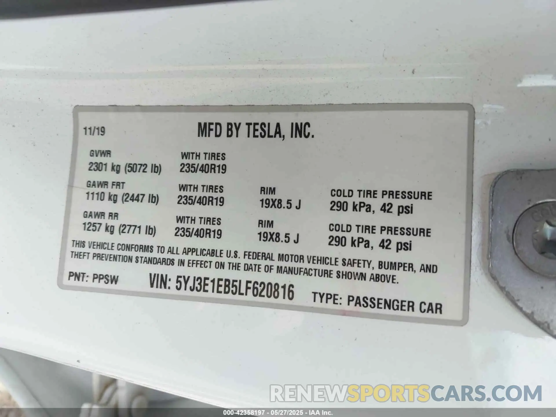 9 Photograph of a damaged car 5YJ3E1EB5LF620816 TESLA MODEL 3 2020
