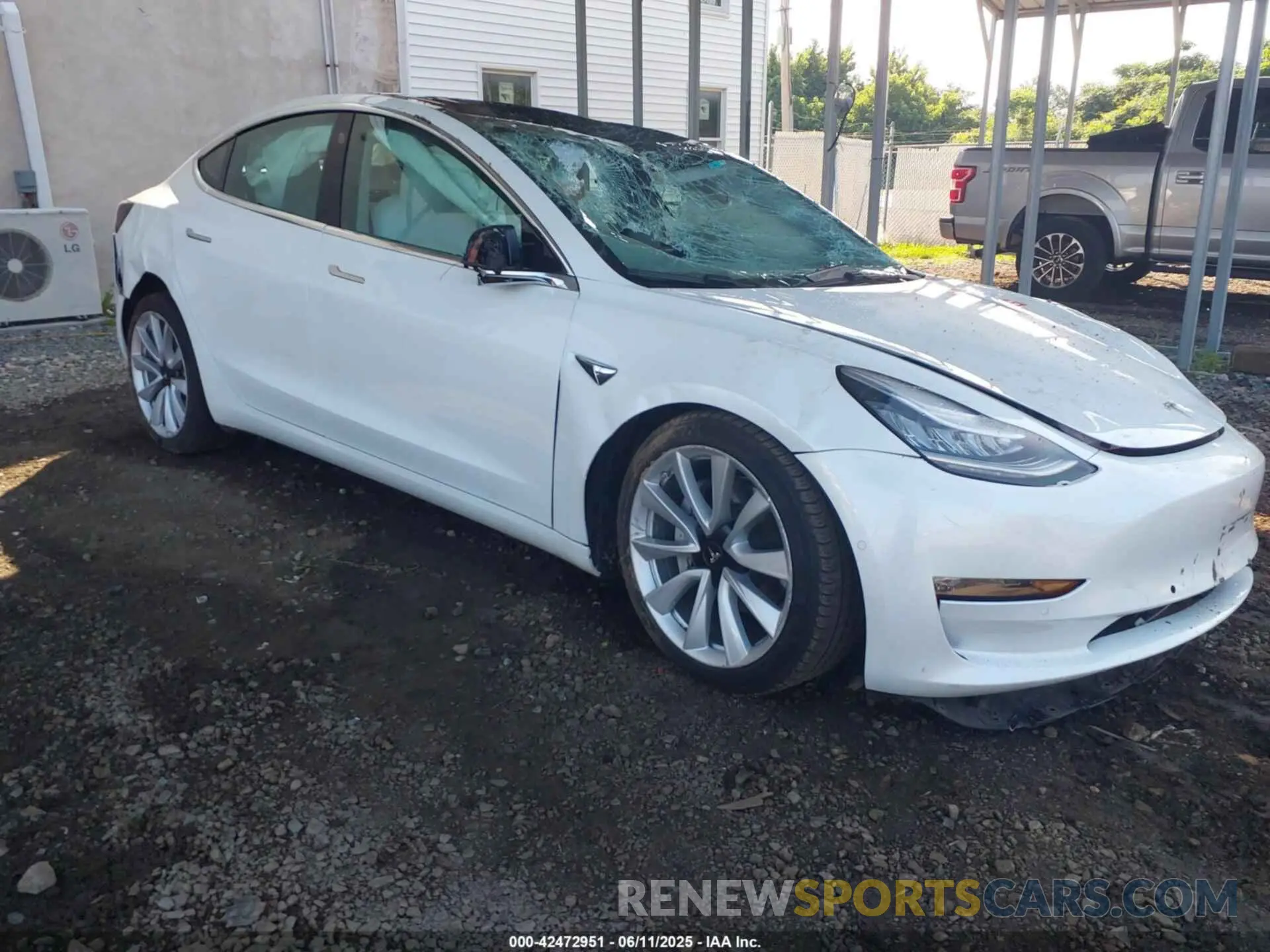 1 Photograph of a damaged car 5YJ3E1EB5LF622680 TESLA MODEL 3 2020