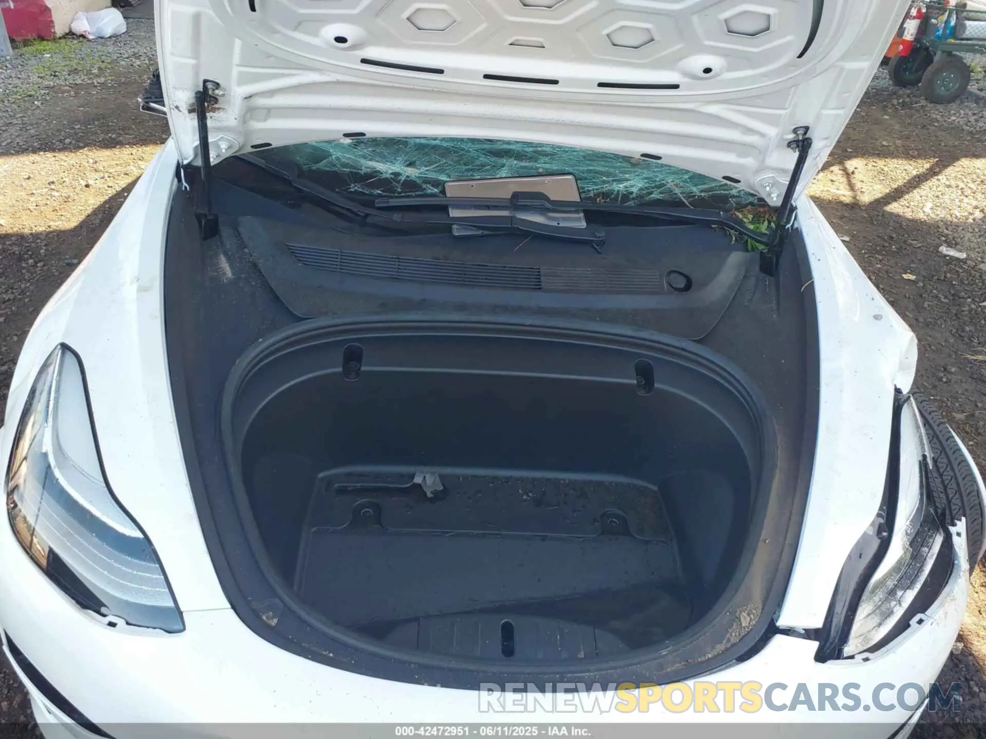 10 Photograph of a damaged car 5YJ3E1EB5LF622680 TESLA MODEL 3 2020