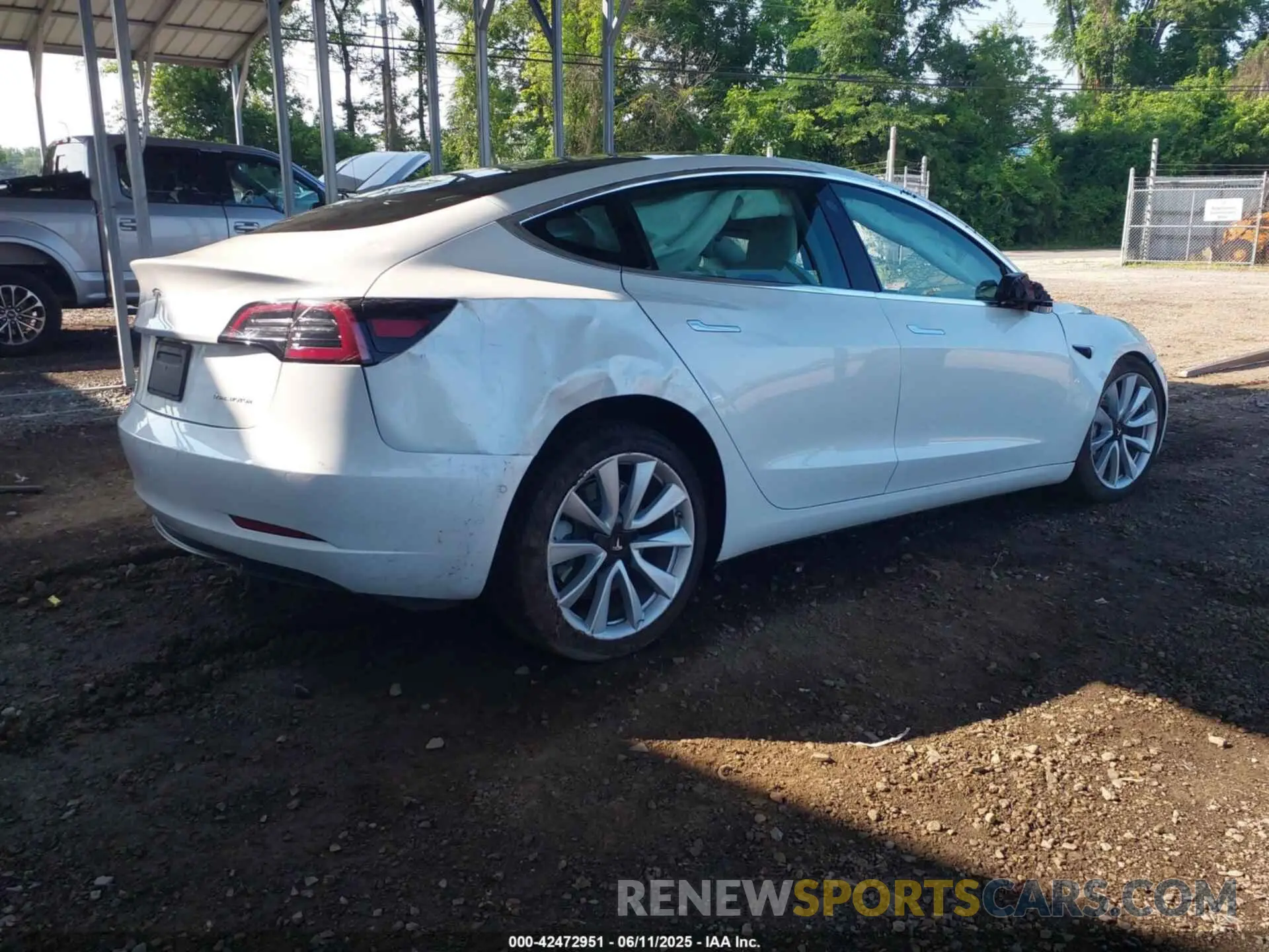 4 Photograph of a damaged car 5YJ3E1EB5LF622680 TESLA MODEL 3 2020