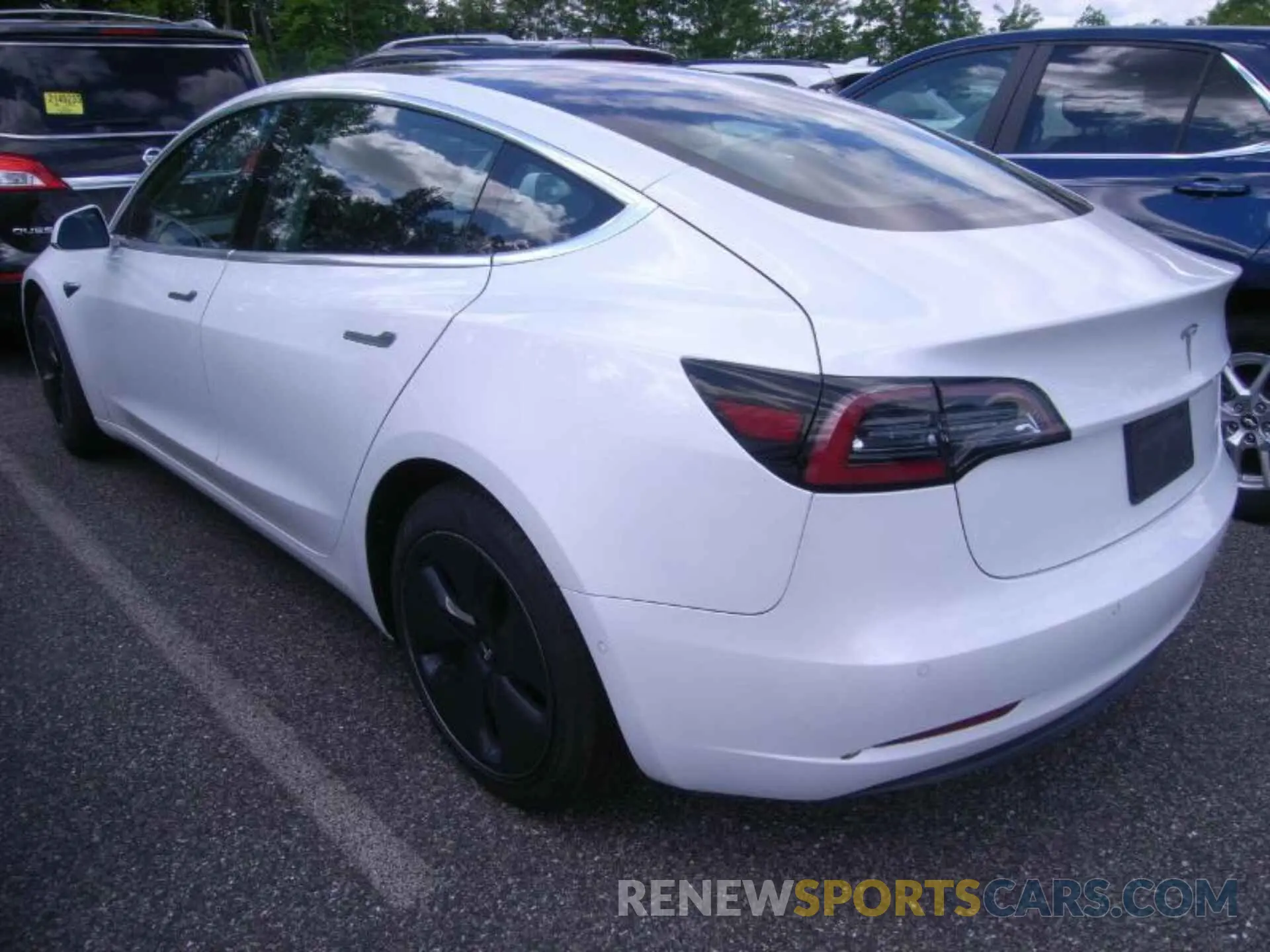 11 Photograph of a damaged car 5YJ3E1EB5LF637275 TESLA MODEL 3 2020