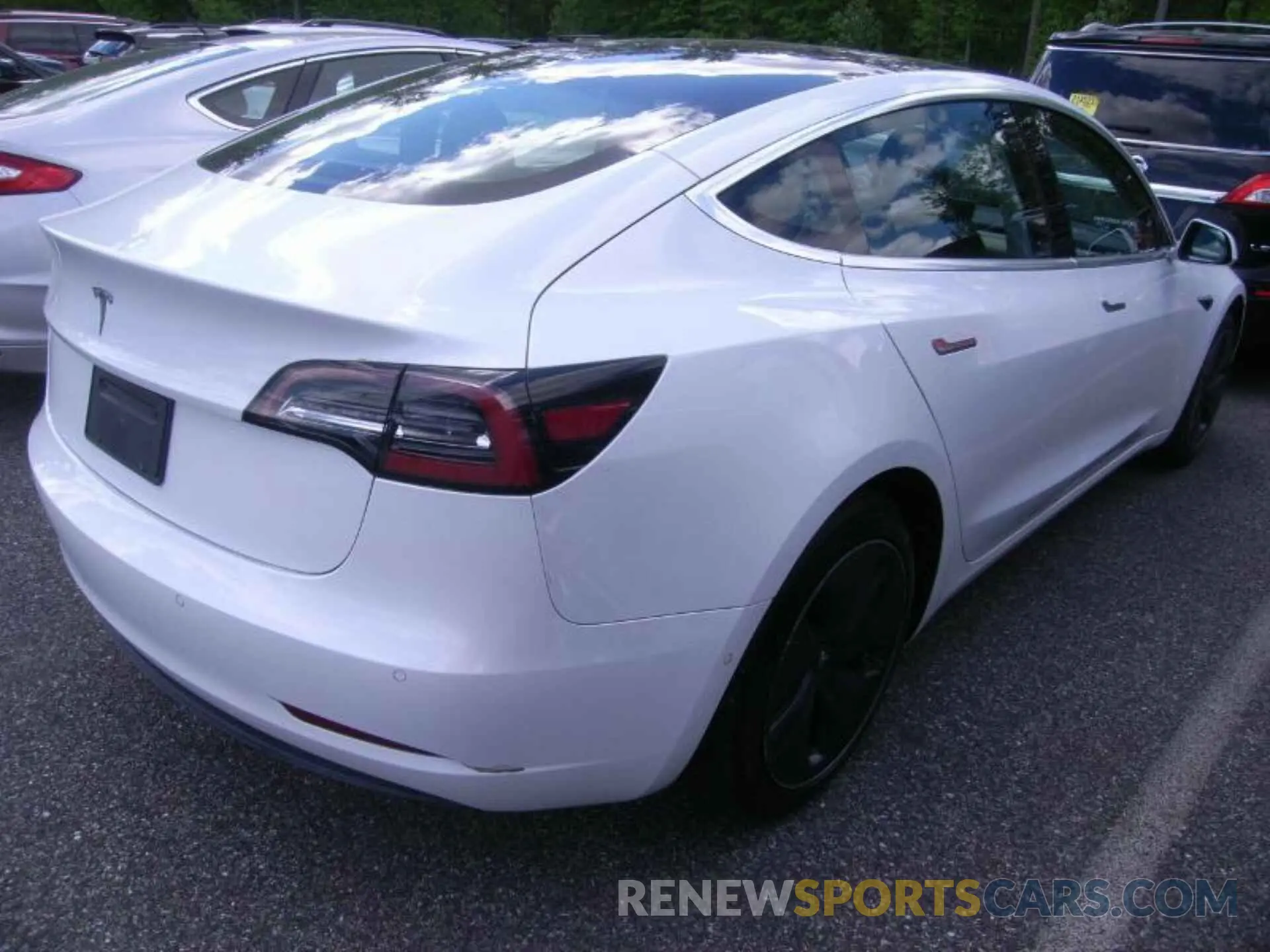 2 Photograph of a damaged car 5YJ3E1EB5LF637275 TESLA MODEL 3 2020