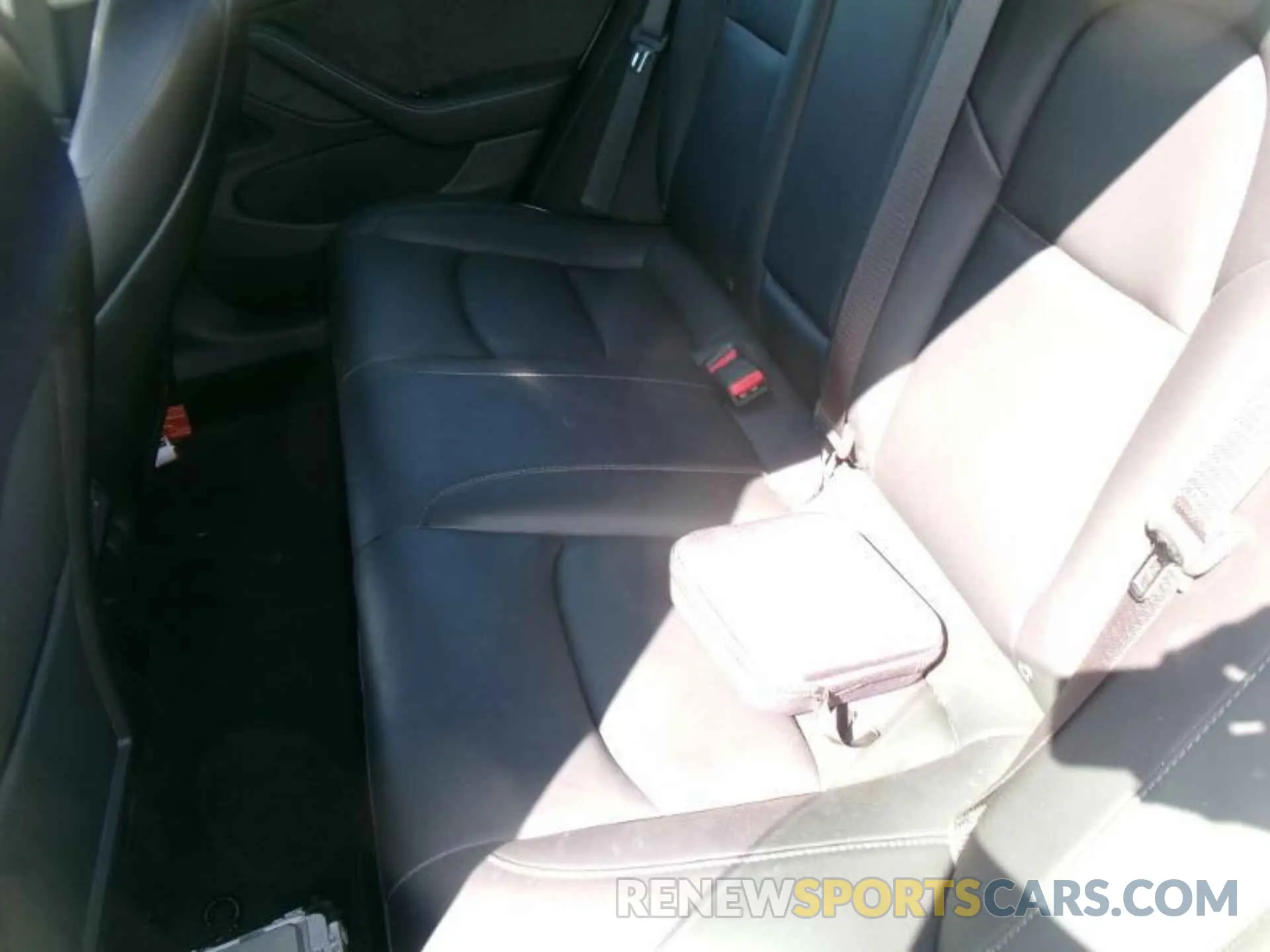 4 Photograph of a damaged car 5YJ3E1EB5LF637275 TESLA MODEL 3 2020