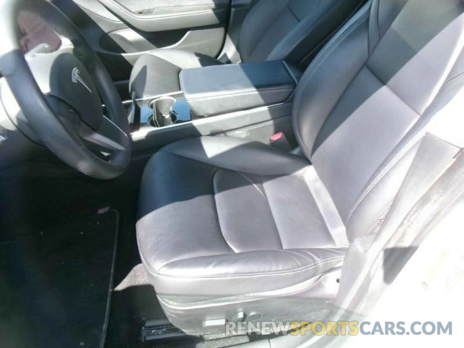5 Photograph of a damaged car 5YJ3E1EB5LF637275 TESLA MODEL 3 2020