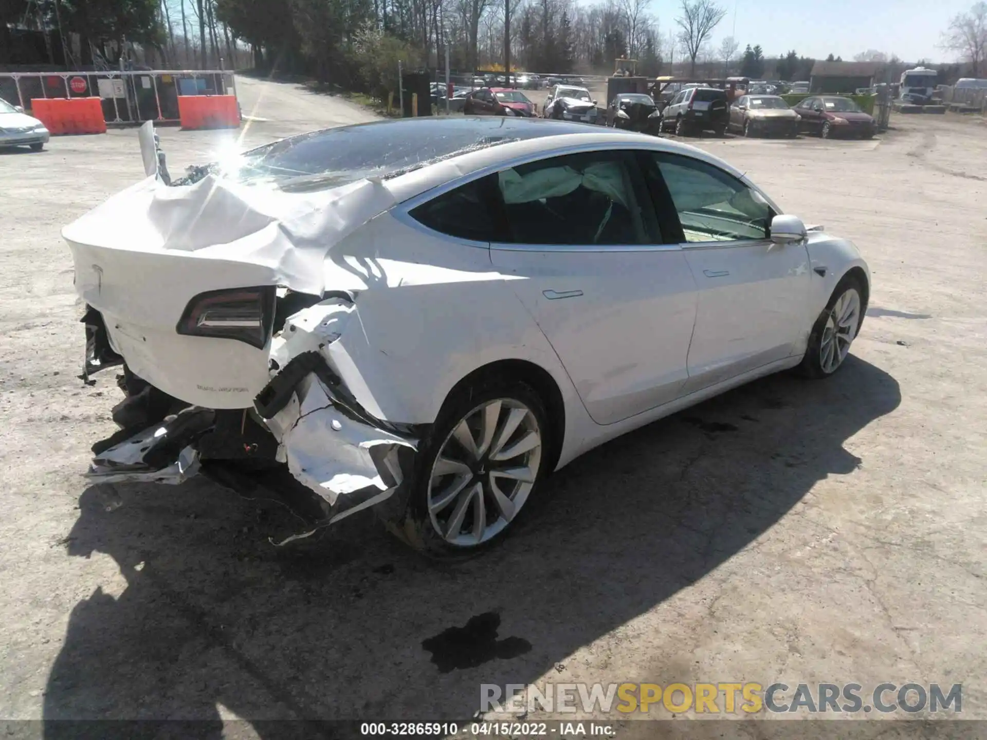 4 Photograph of a damaged car 5YJ3E1EB5LF638829 TESLA MODEL 3 2020