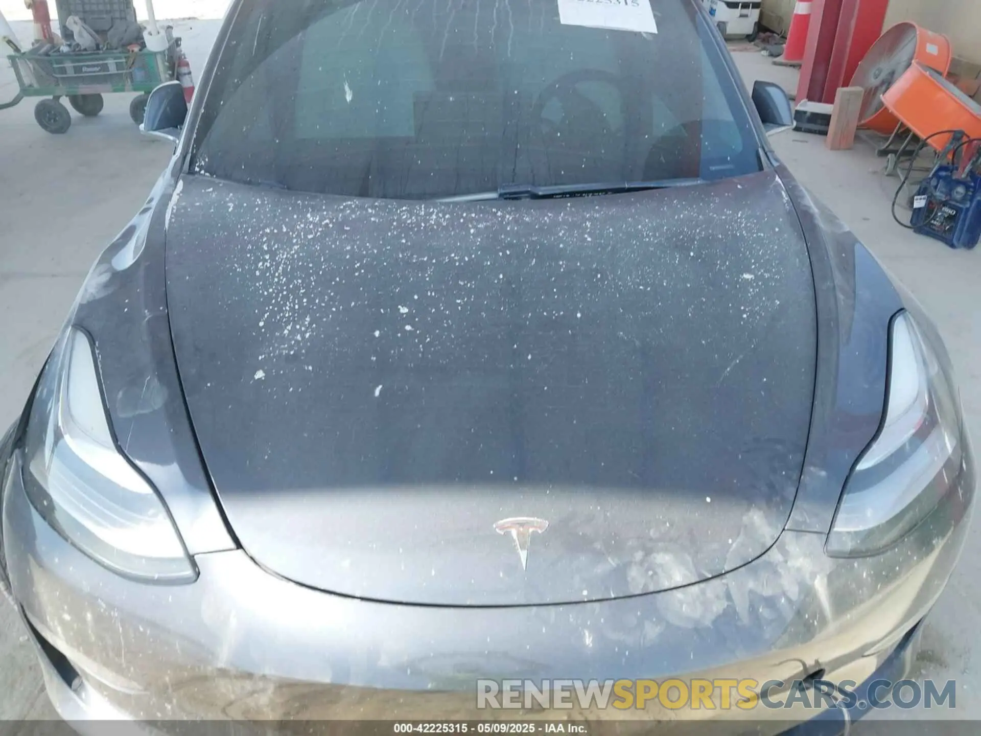 10 Photograph of a damaged car 5YJ3E1EB5LF639060 TESLA MODEL 3 2020