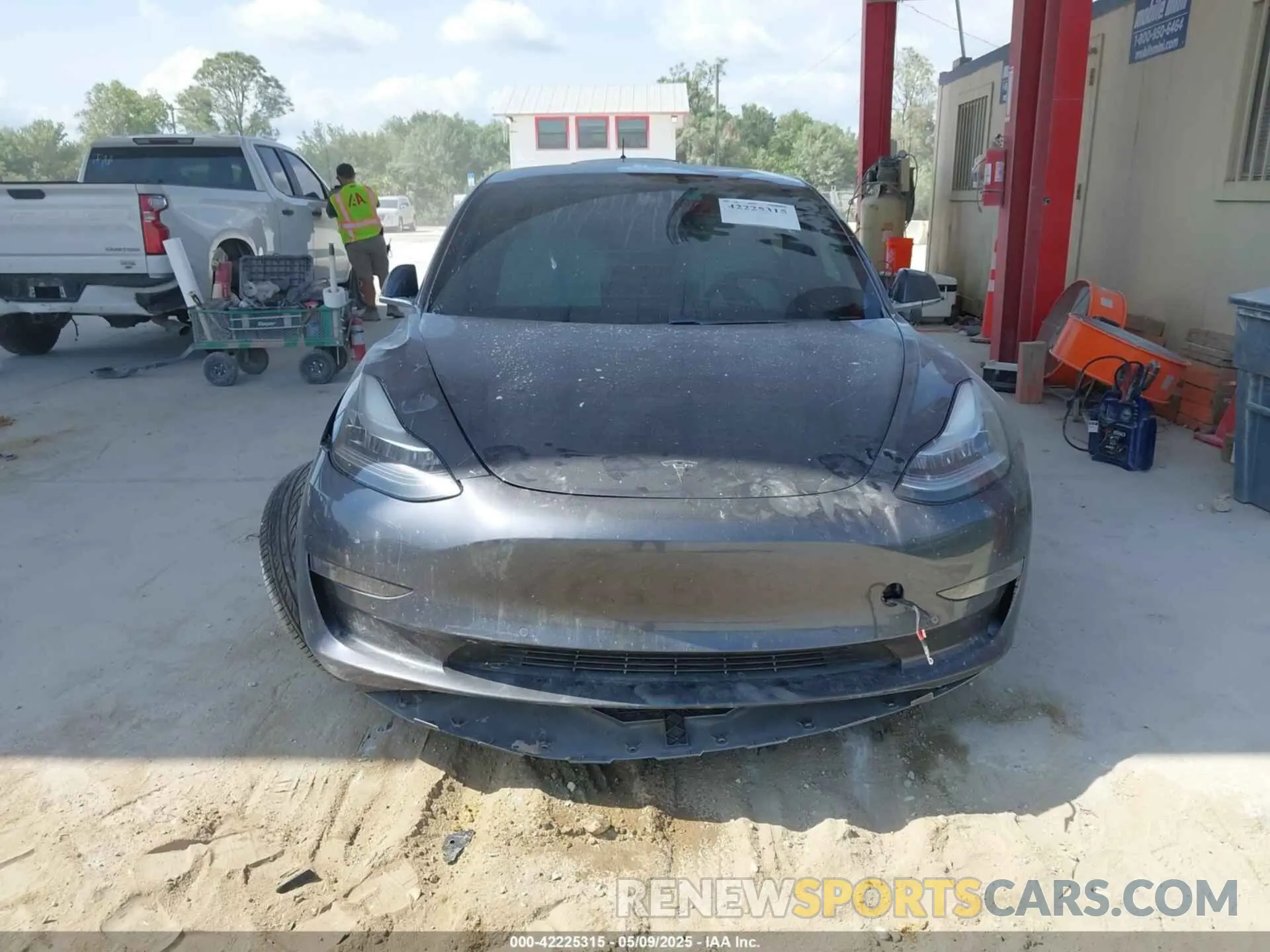 11 Photograph of a damaged car 5YJ3E1EB5LF639060 TESLA MODEL 3 2020