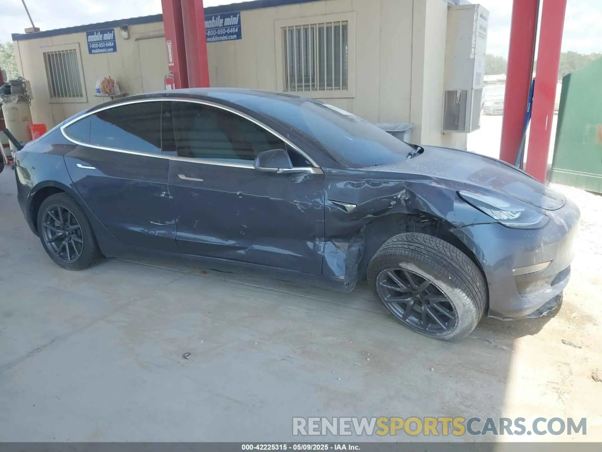 12 Photograph of a damaged car 5YJ3E1EB5LF639060 TESLA MODEL 3 2020