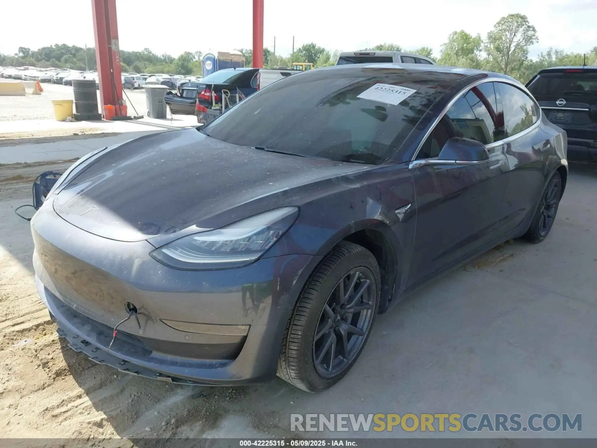 2 Photograph of a damaged car 5YJ3E1EB5LF639060 TESLA MODEL 3 2020