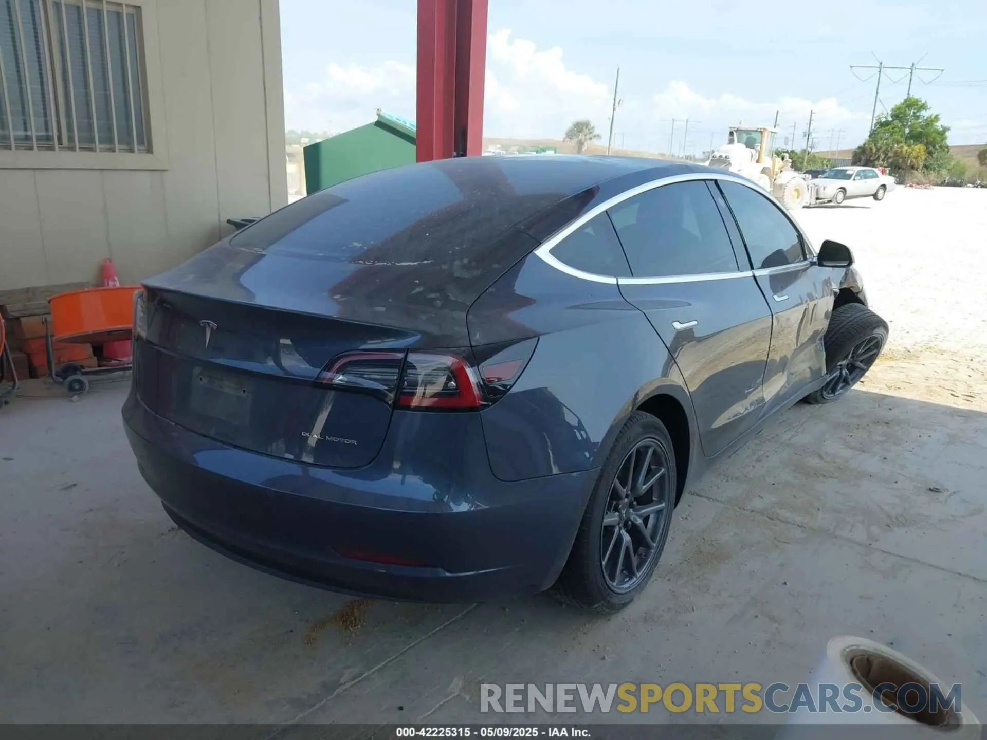 4 Photograph of a damaged car 5YJ3E1EB5LF639060 TESLA MODEL 3 2020
