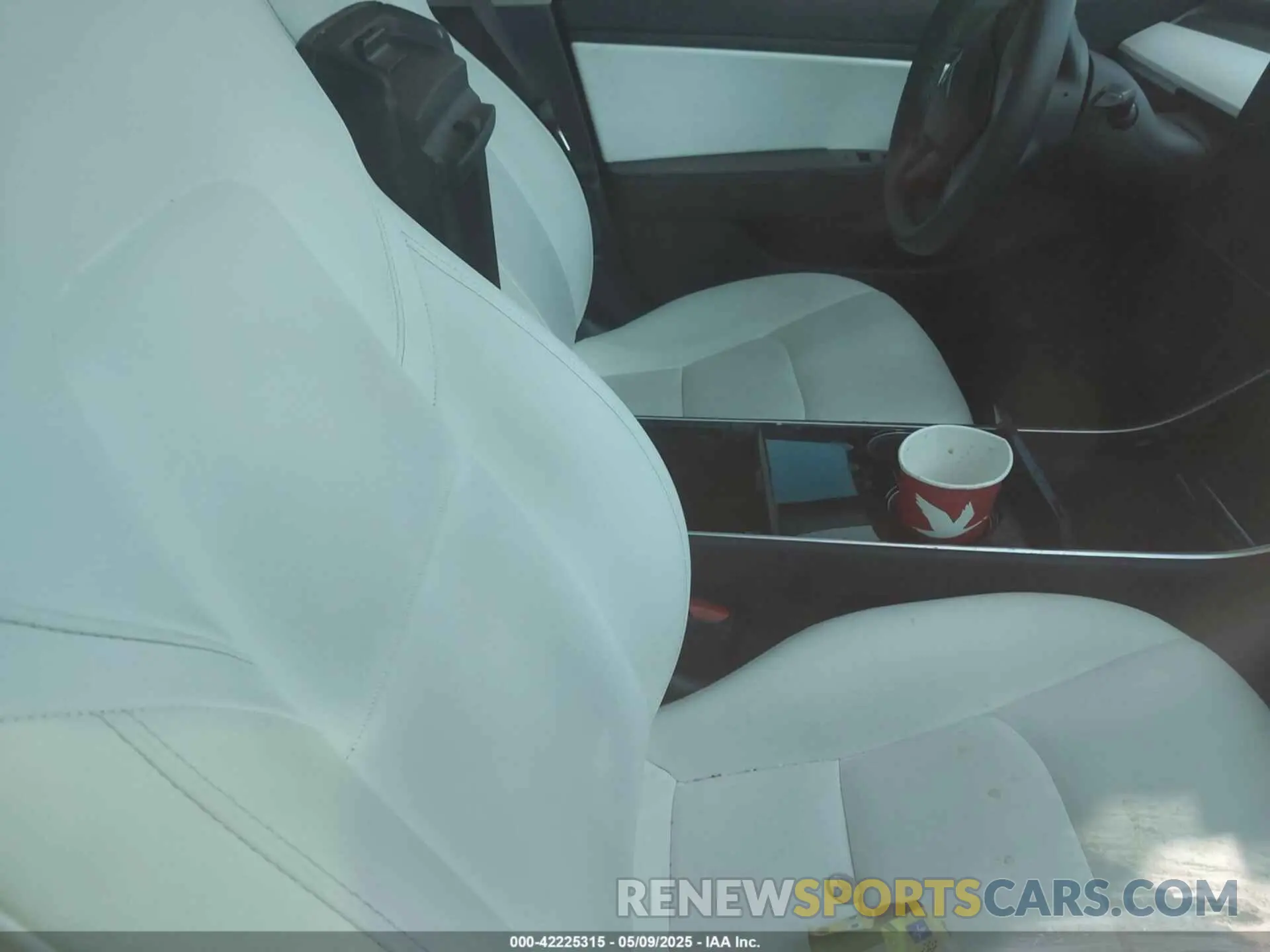5 Photograph of a damaged car 5YJ3E1EB5LF639060 TESLA MODEL 3 2020